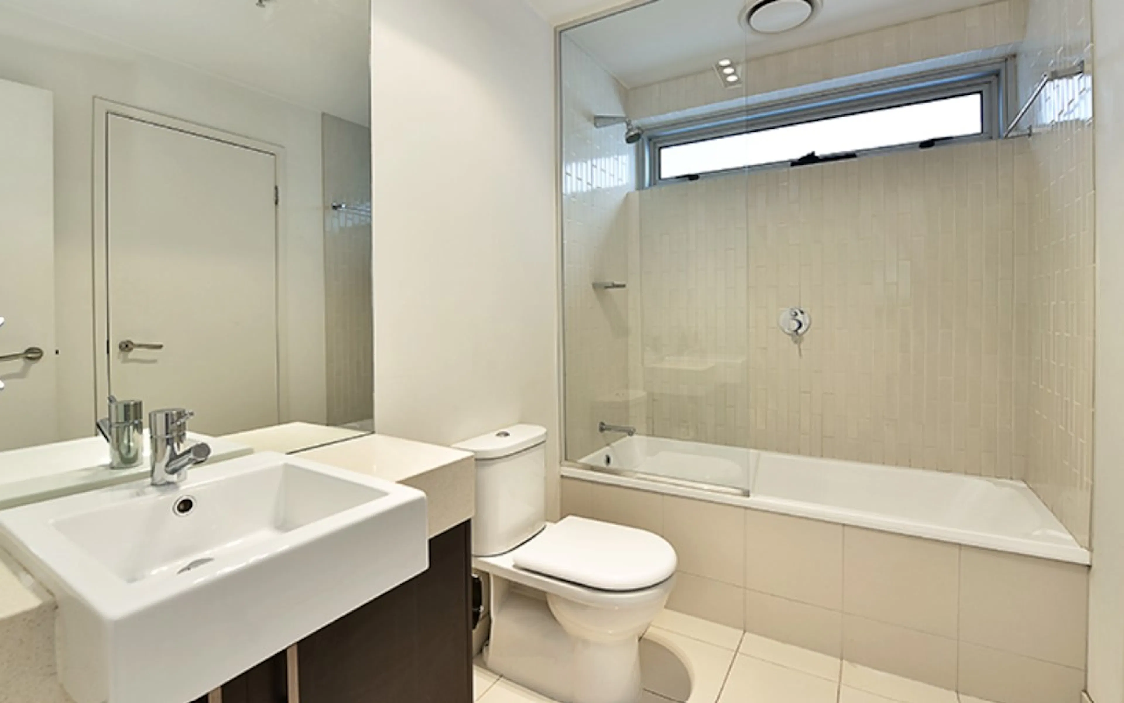 Apartment 907 BATHROOM 3