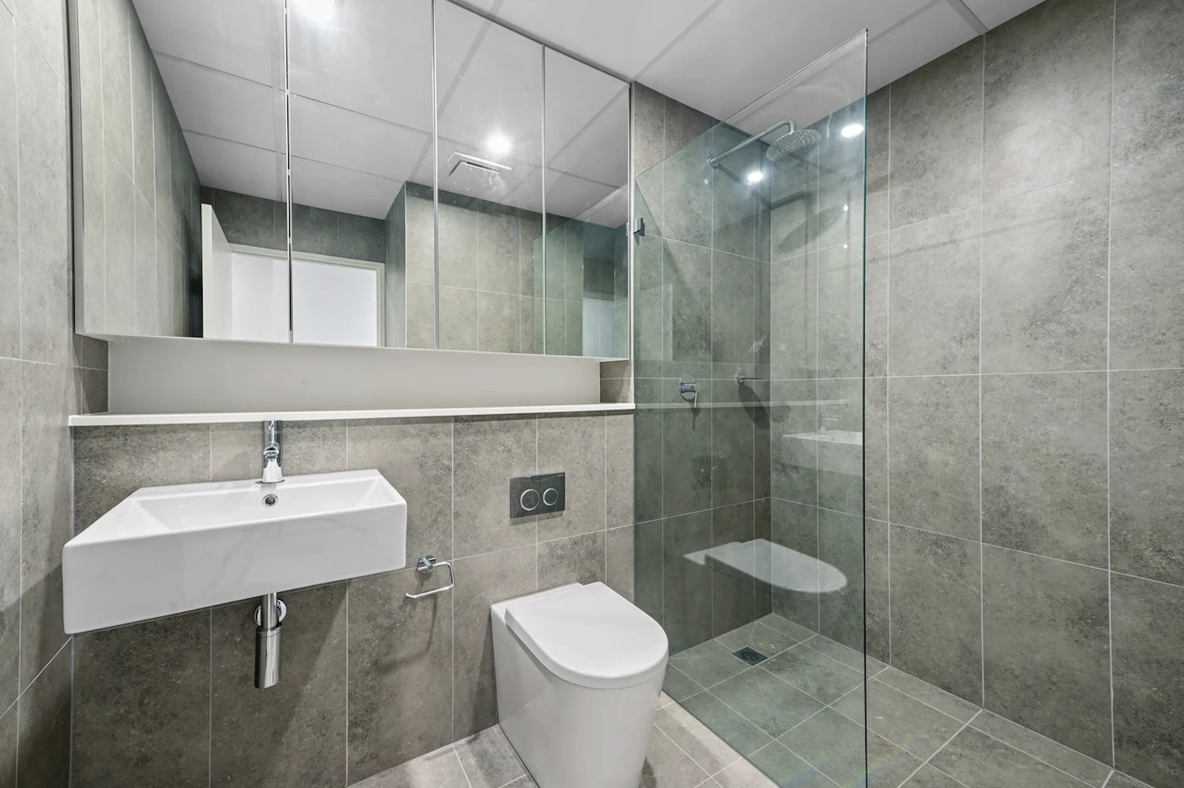 1 bed 1 bath BATHROOM 4