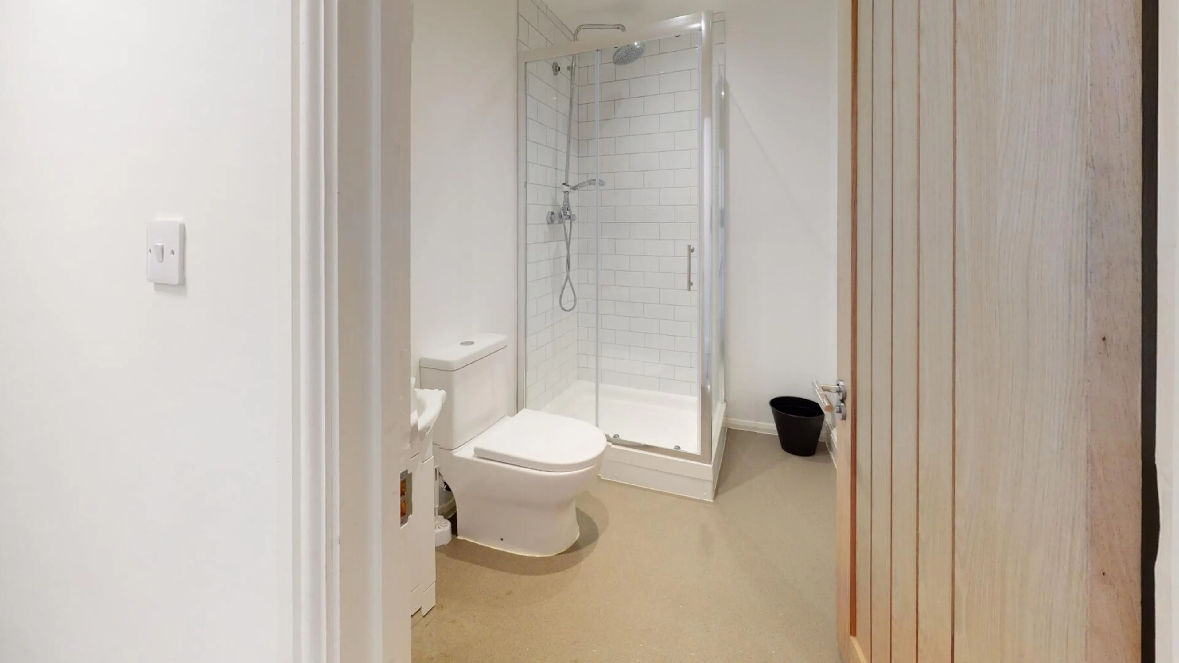 1 Bedroom Apartment BATHROOM 1