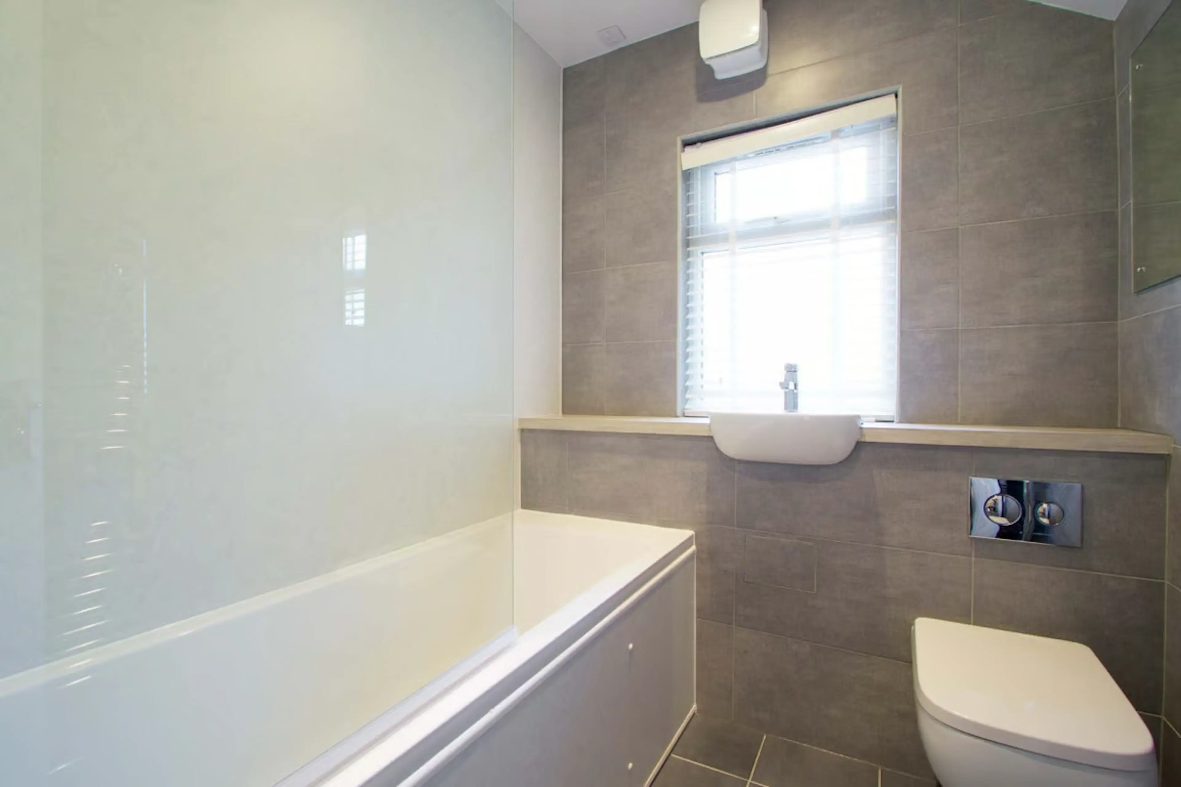 Four Bed Apartment BATHROOM 2