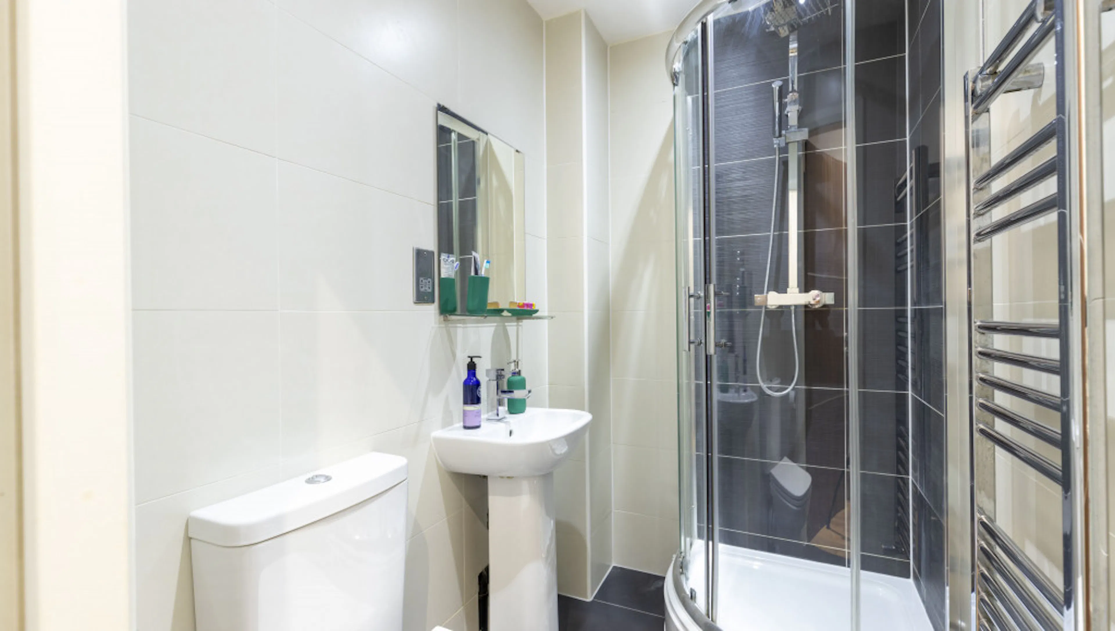 Ensuite 2 Bed BATHROOM 3