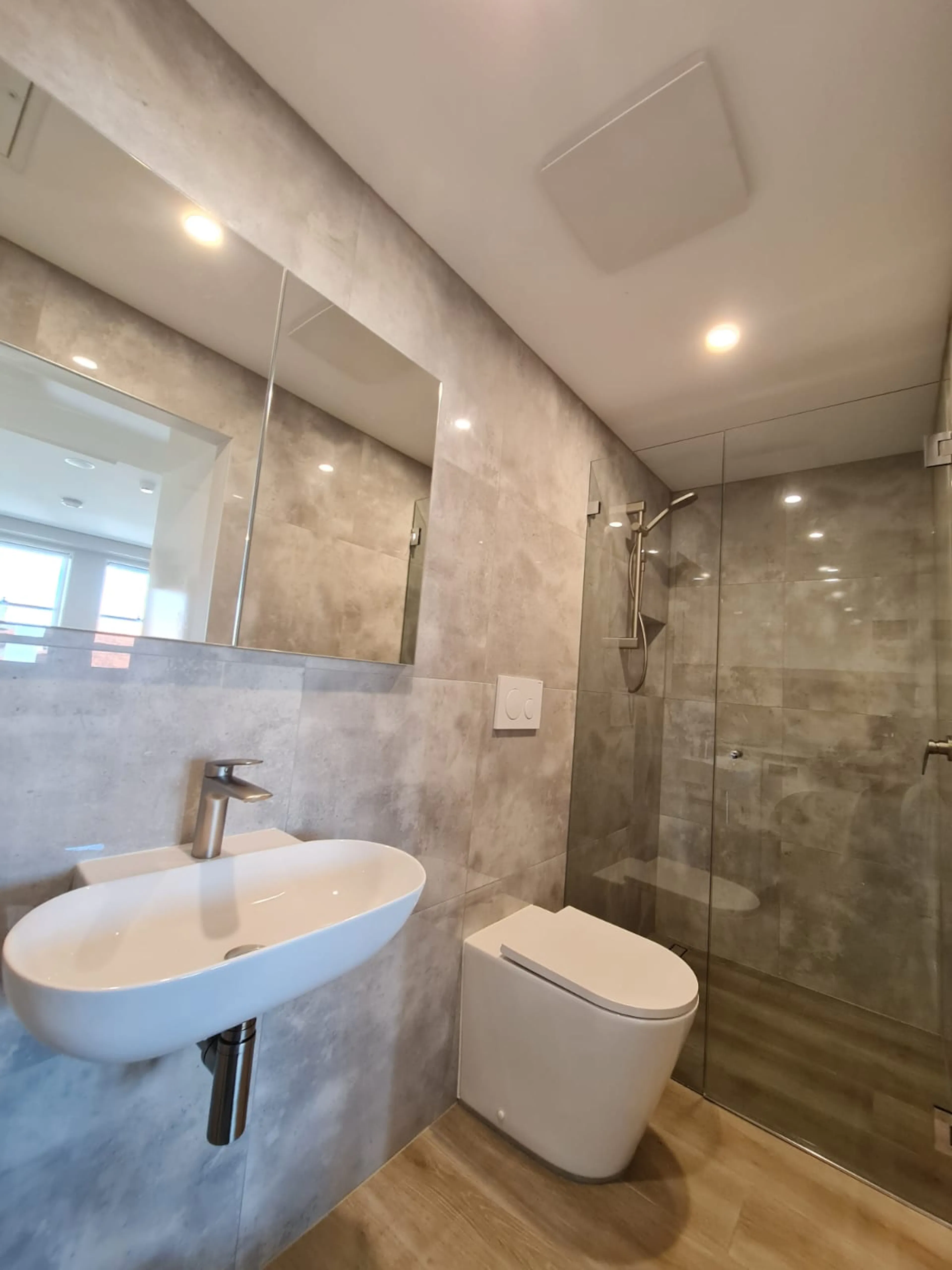 Studio Apartments BATHROOM 4