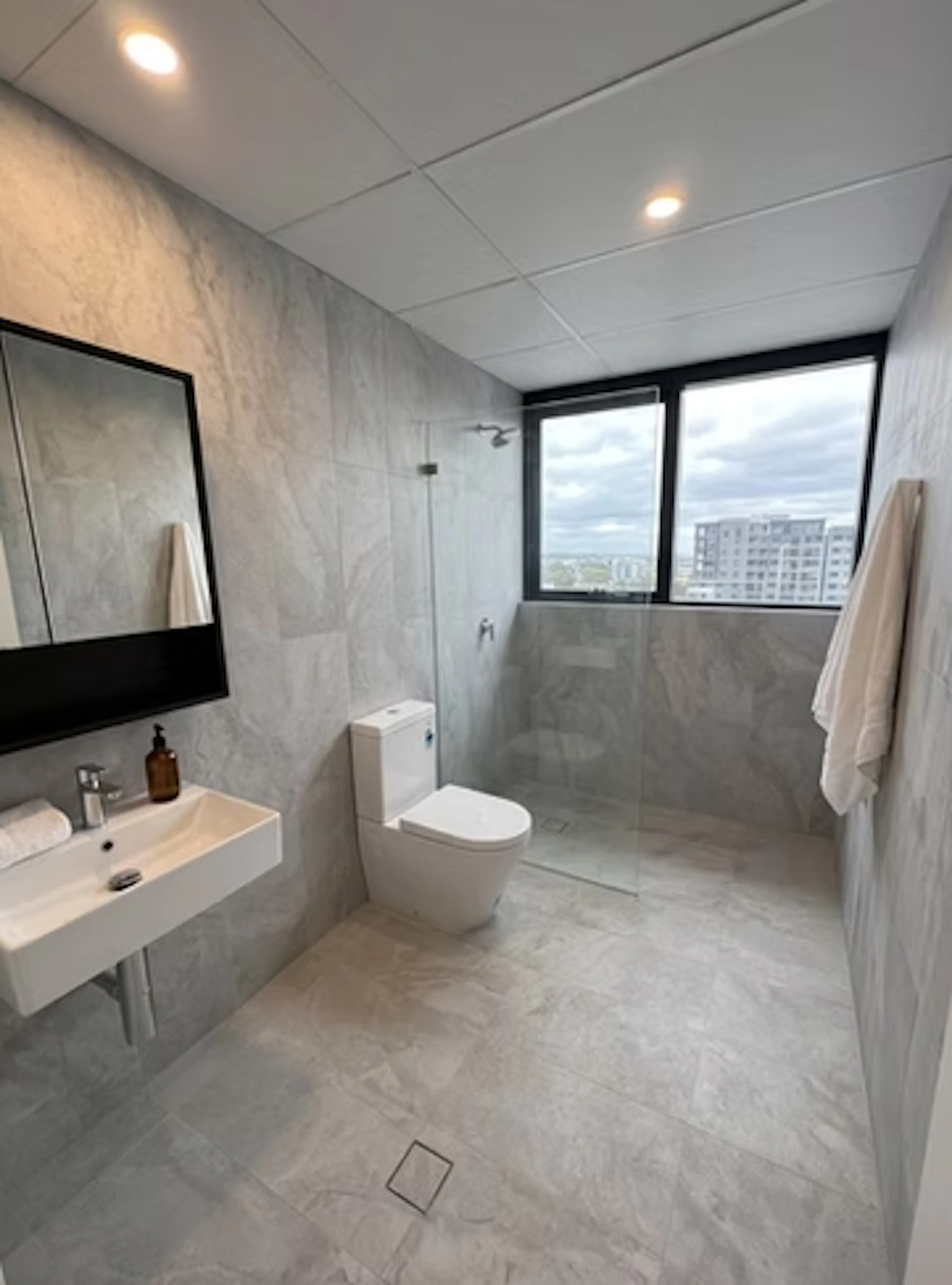 2 Bedroom Apartment BATHROOM 3