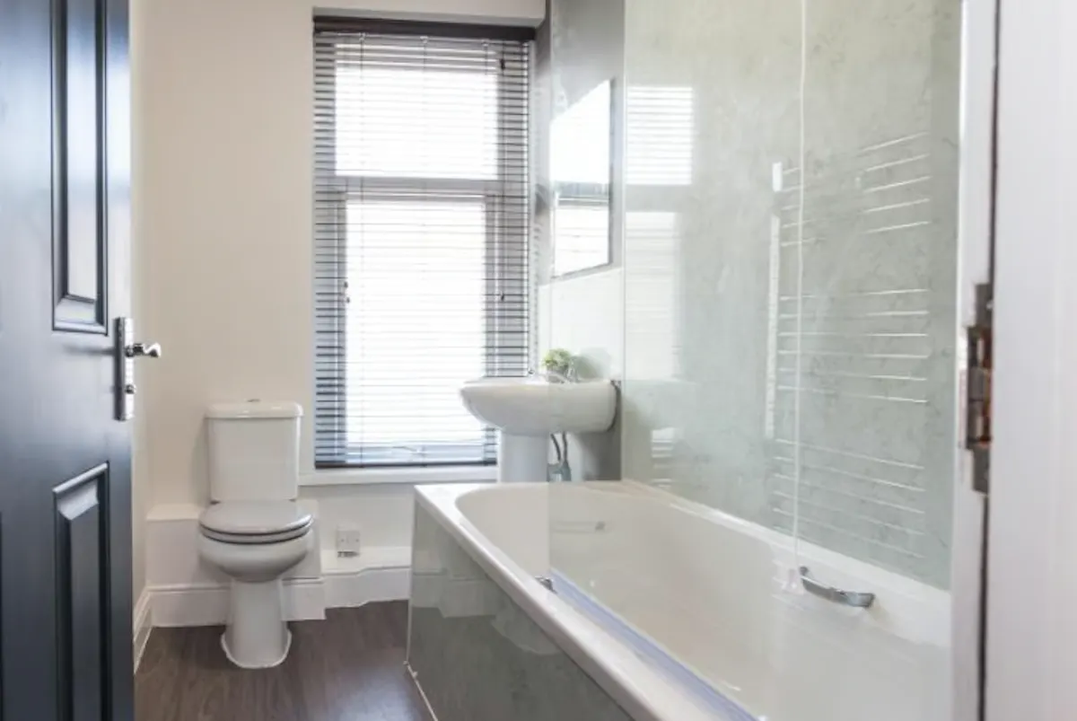 7 Bedroom Apartment BATHROOM