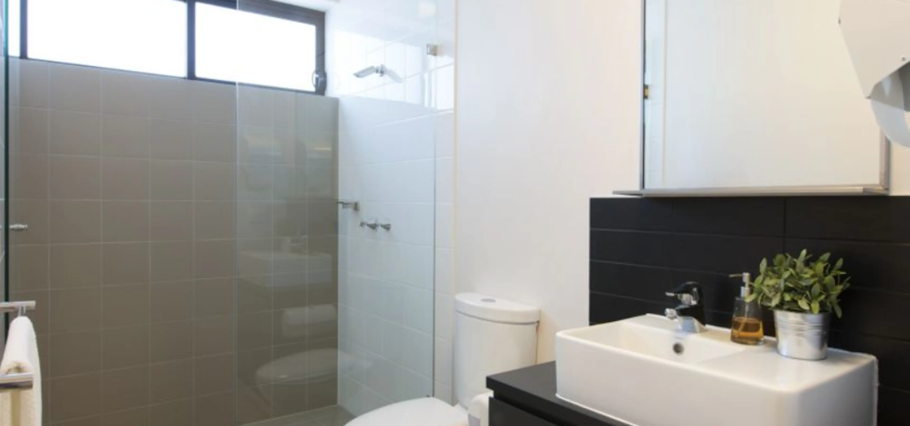 Standard Studio Apartment BATHROOM 1