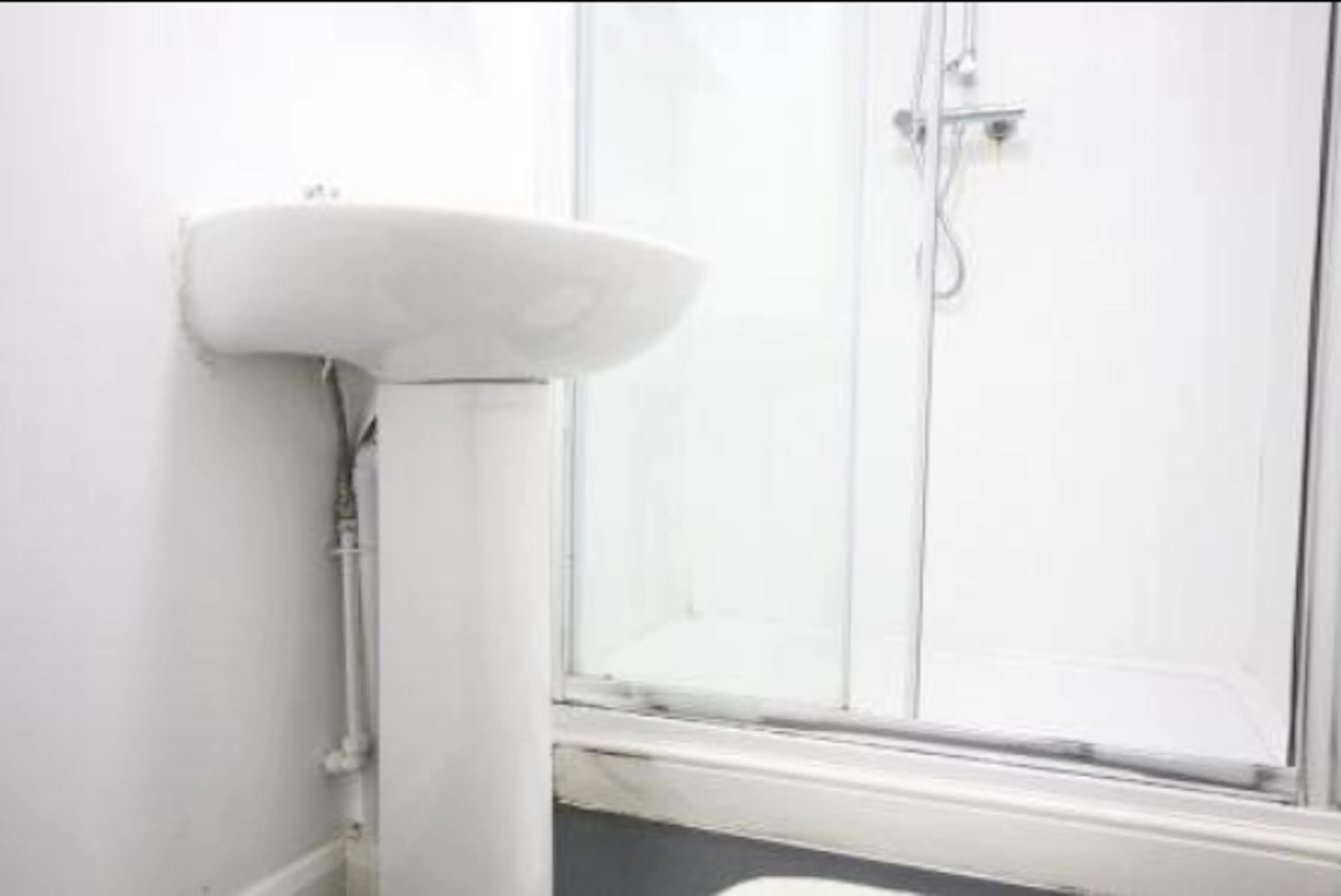 6 Bedroom Apartment BATHROOM 3