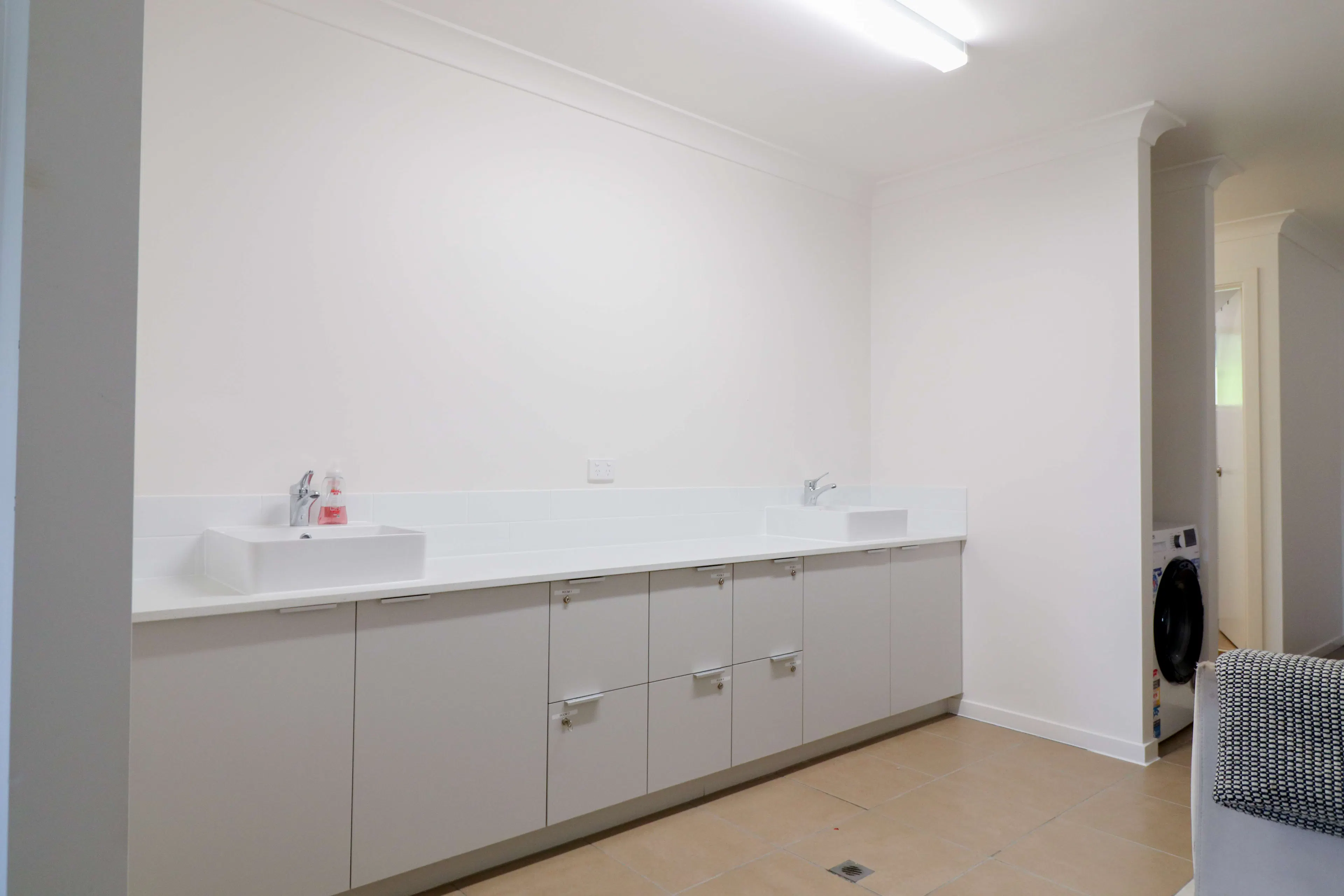 Standard Room + AC BATHROOM 4
