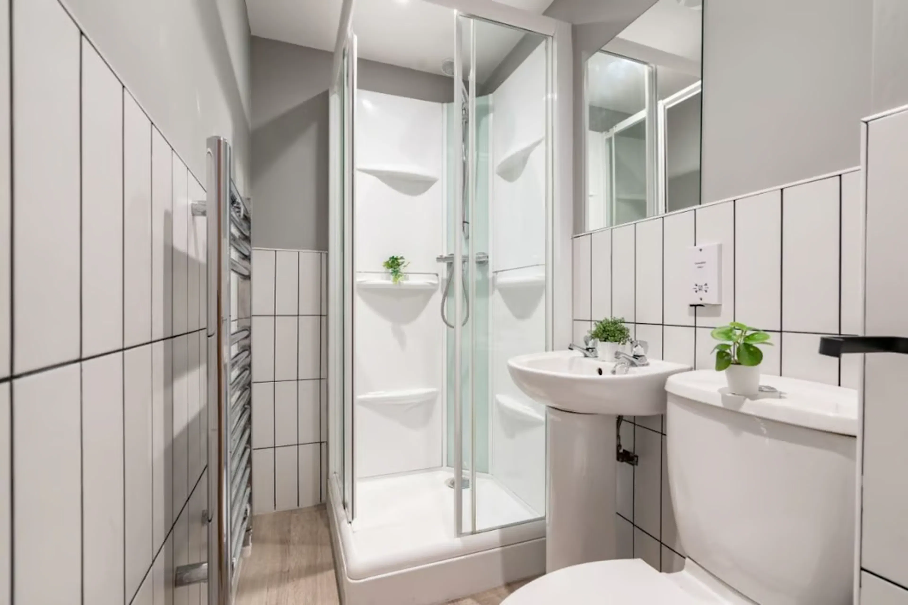 BATHROOM BATHROOM 4