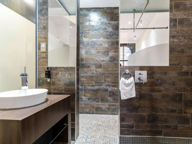 Grande Studio BATHROOM 3