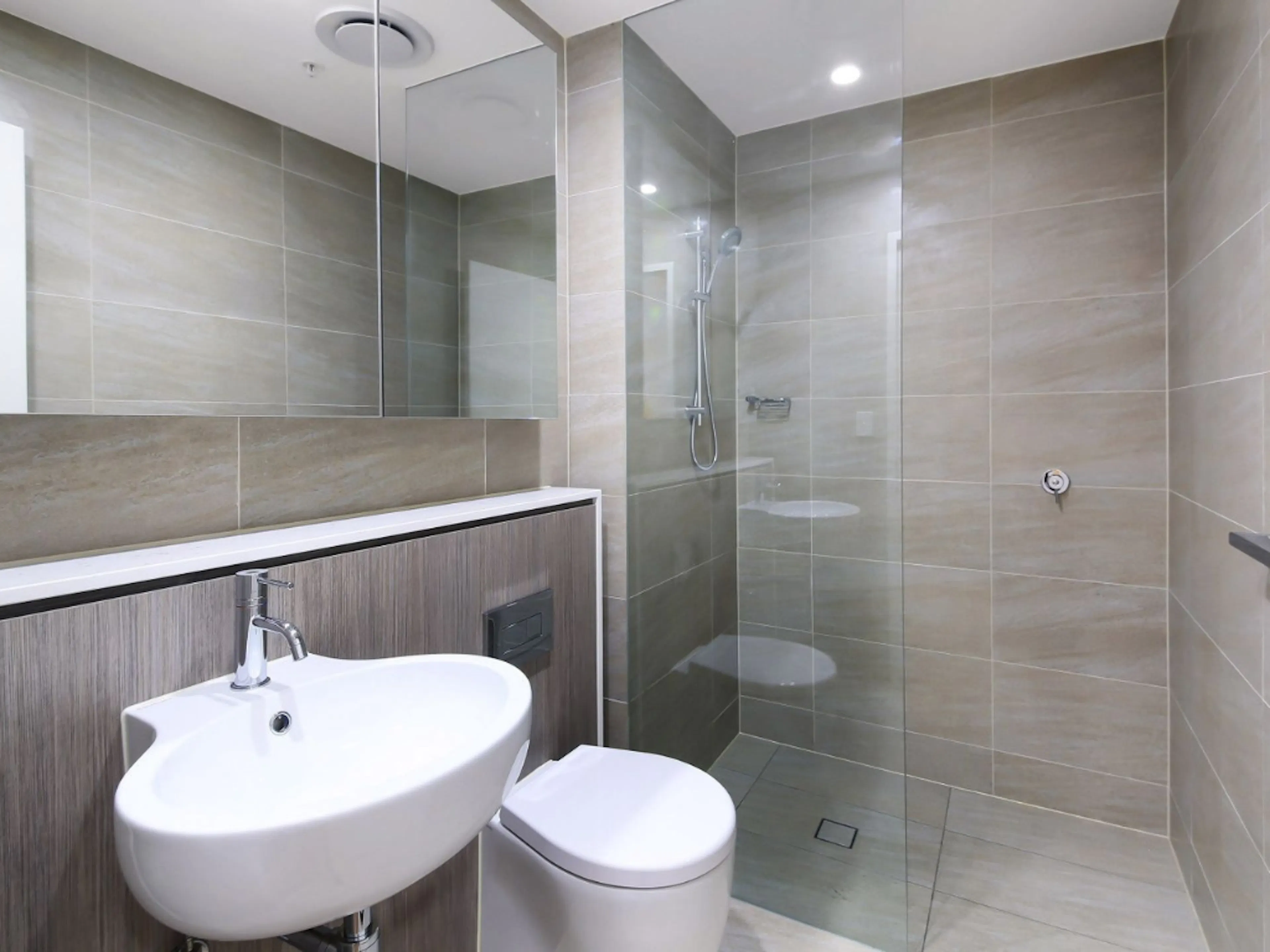 Single Room BATHROOM 3