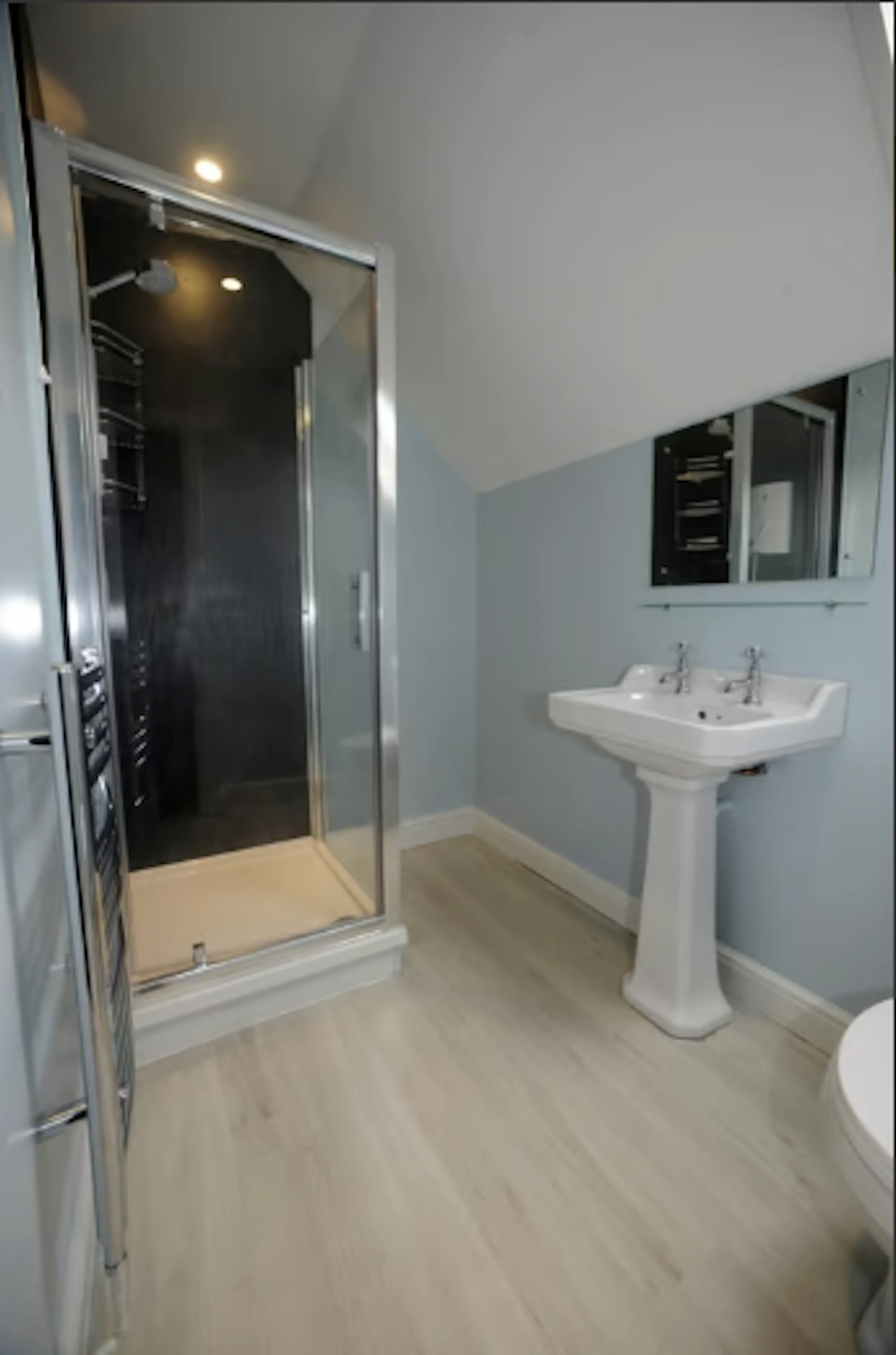 Three Bed Apartment BATHROOM 2