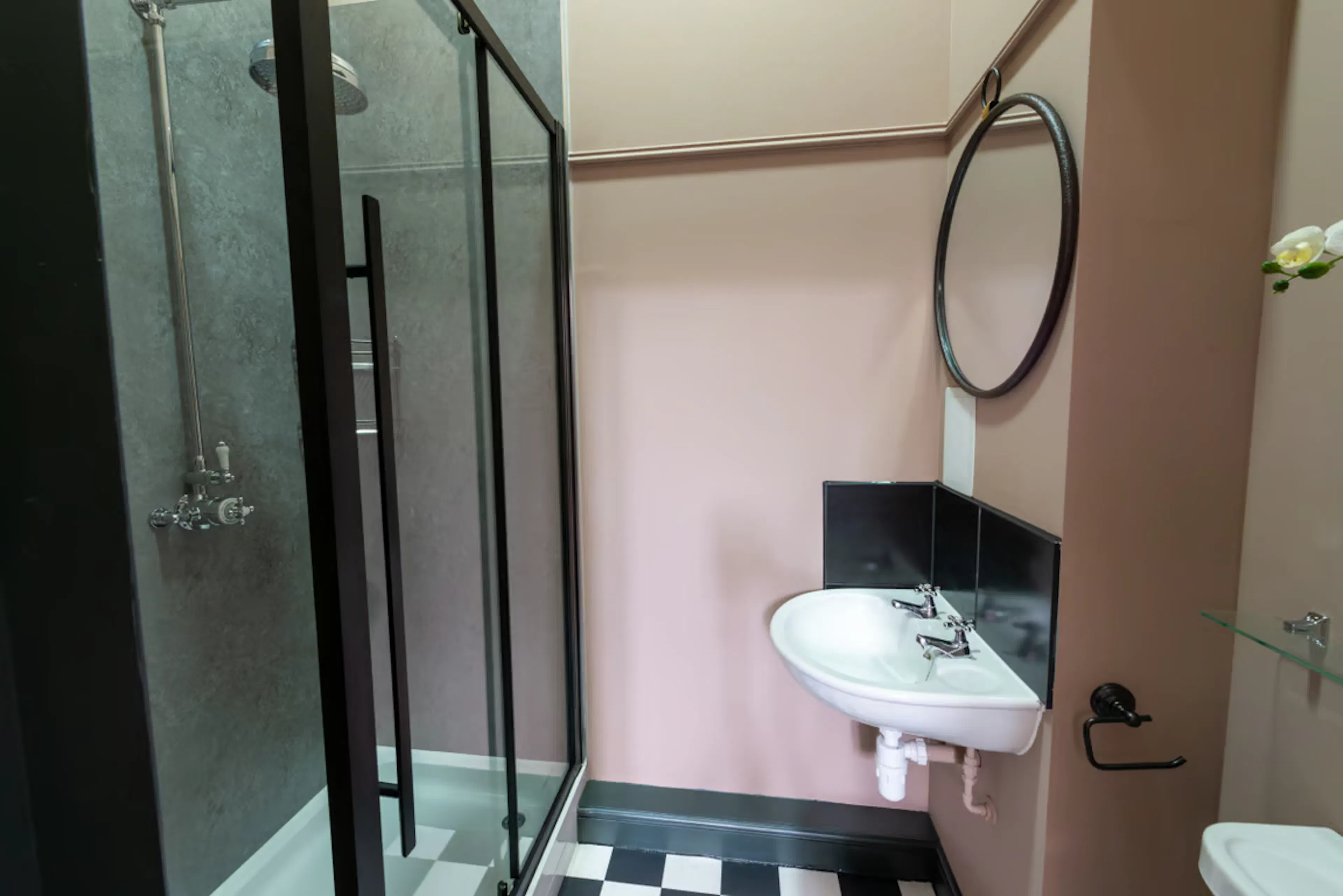 4 Bedroom Shared Apartments BATHROOM 2