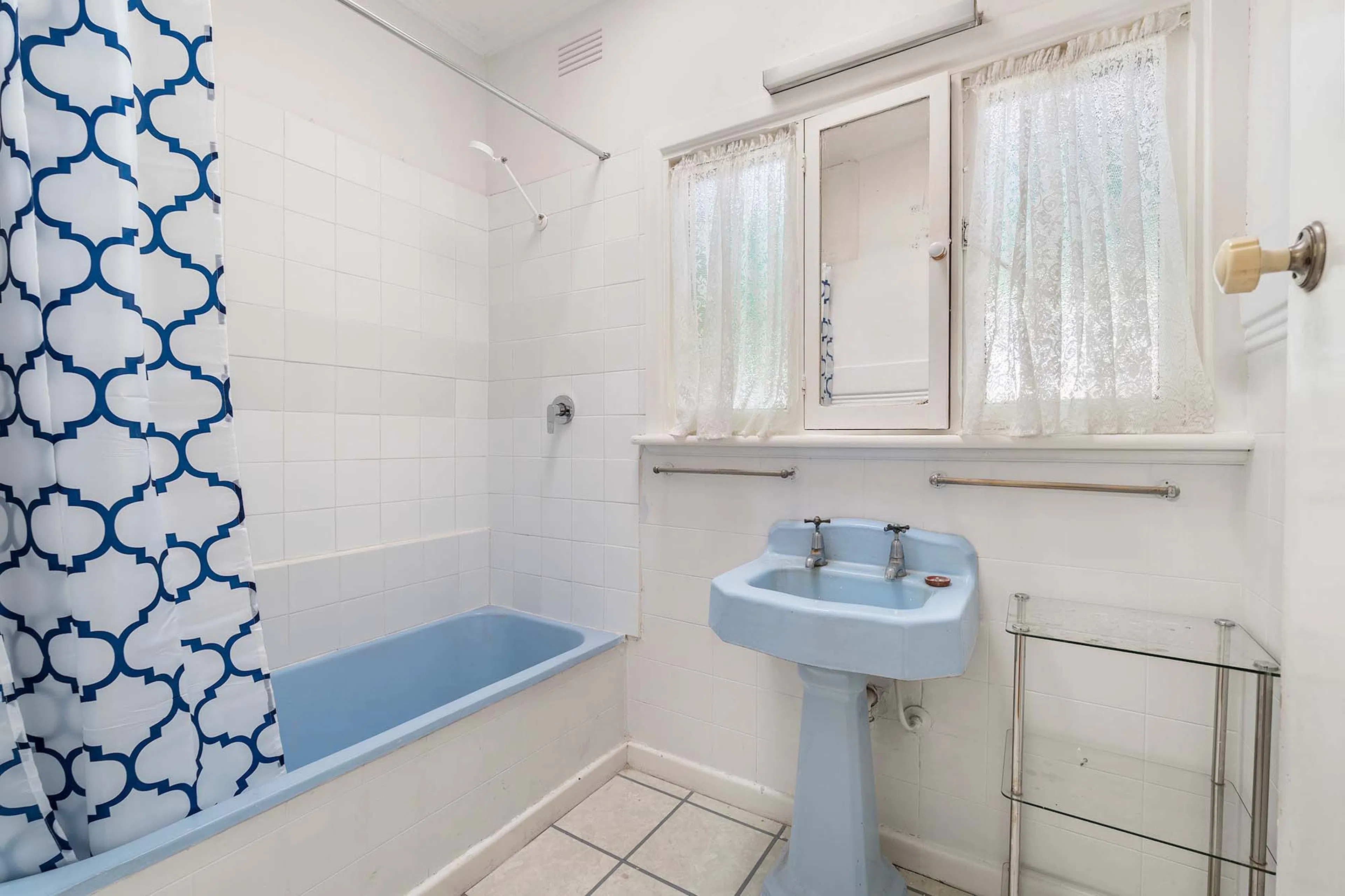Single Room BATHROOM 4