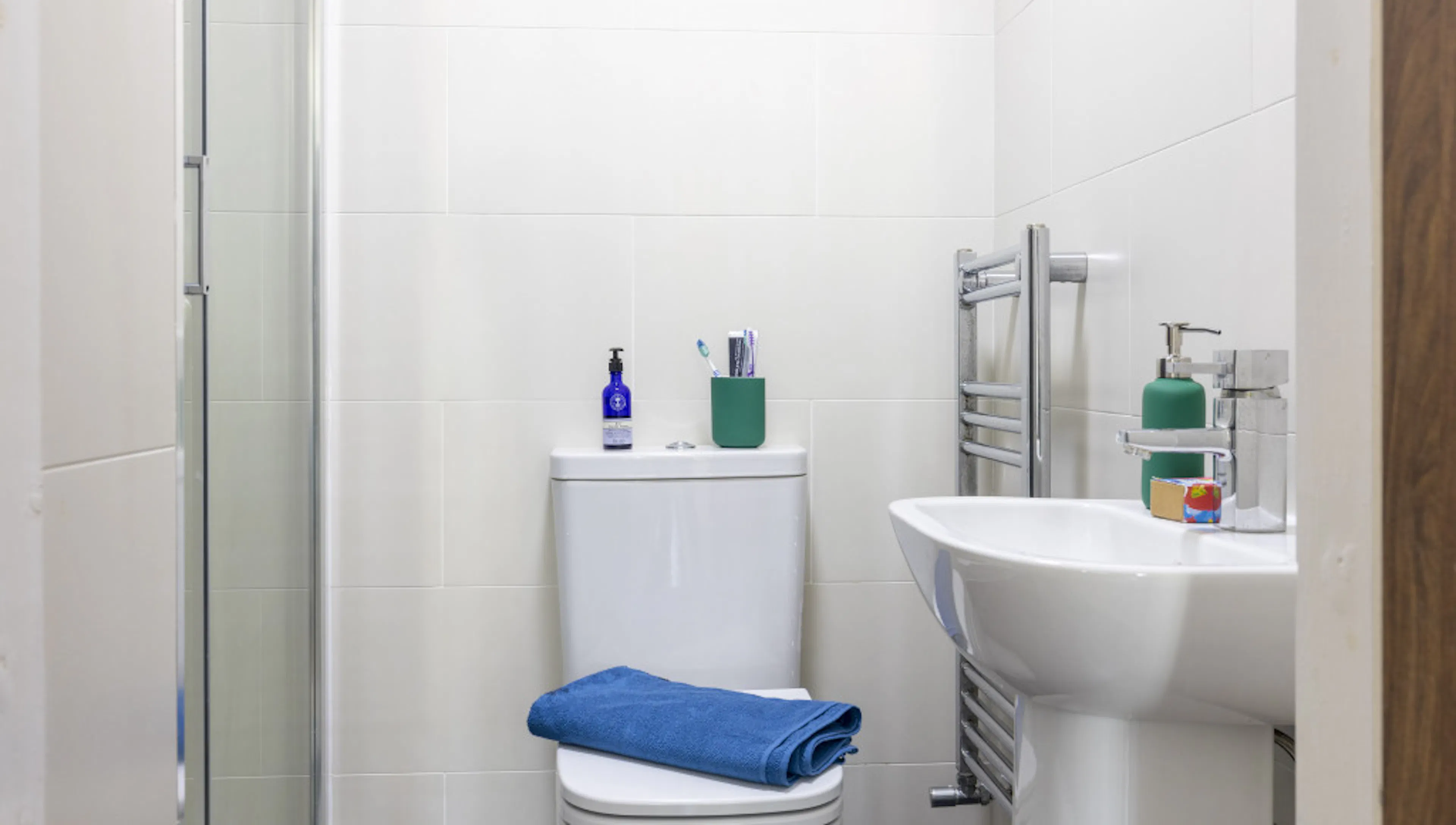 2 Bed Ensuite BATHROOM 3