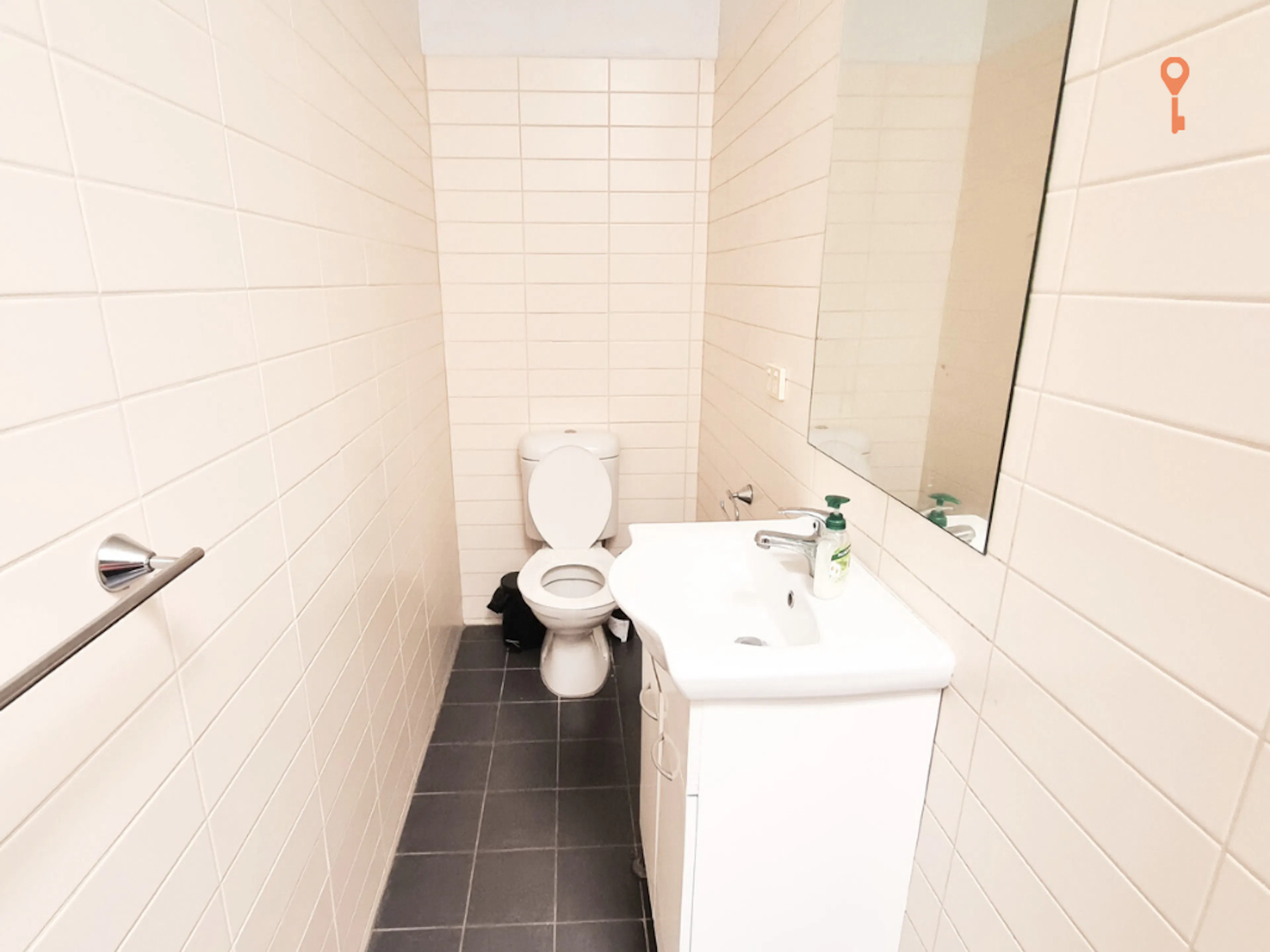 Single bedroom in 4-bedroom 2 bathroom apartment. BATHROOM 3
