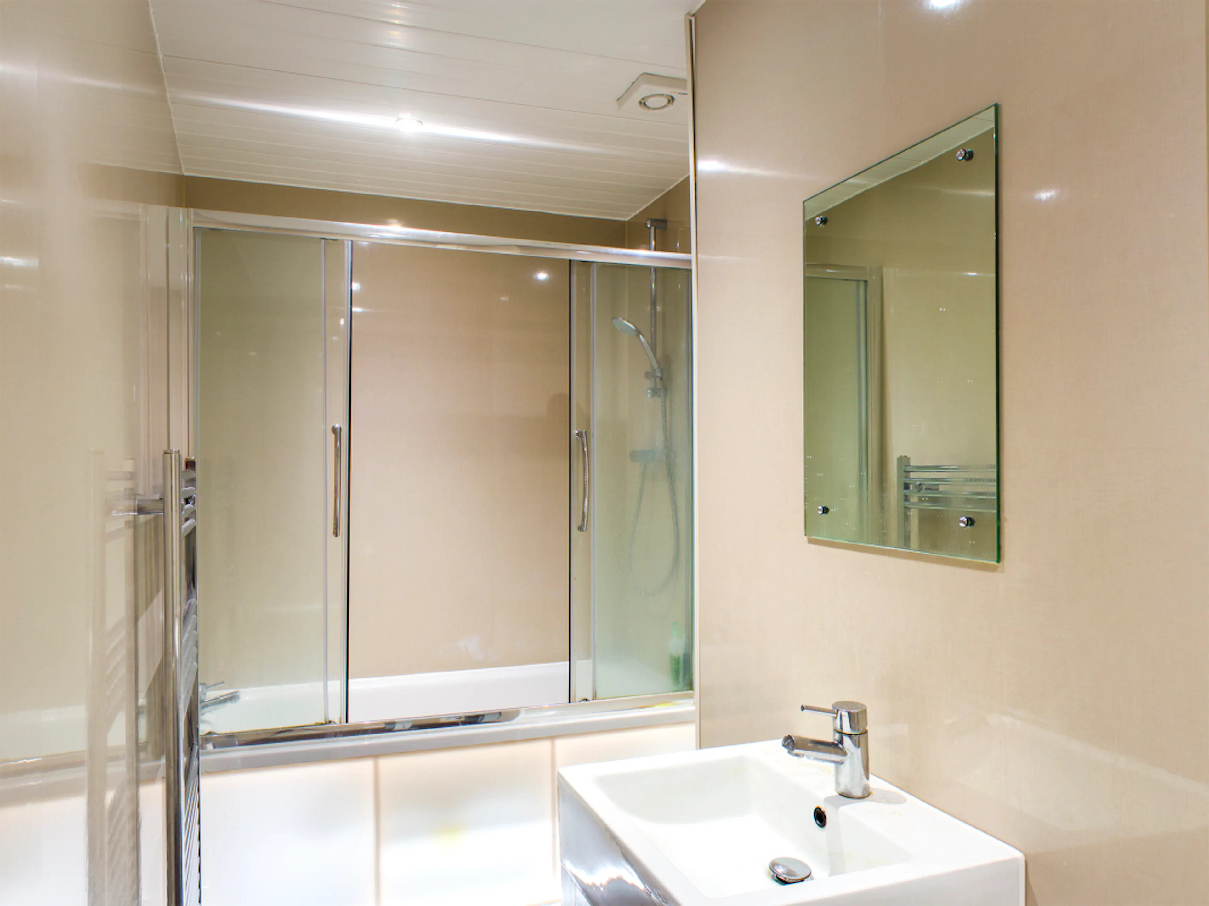 5 Bedroom Apartment BATHROOM 4
