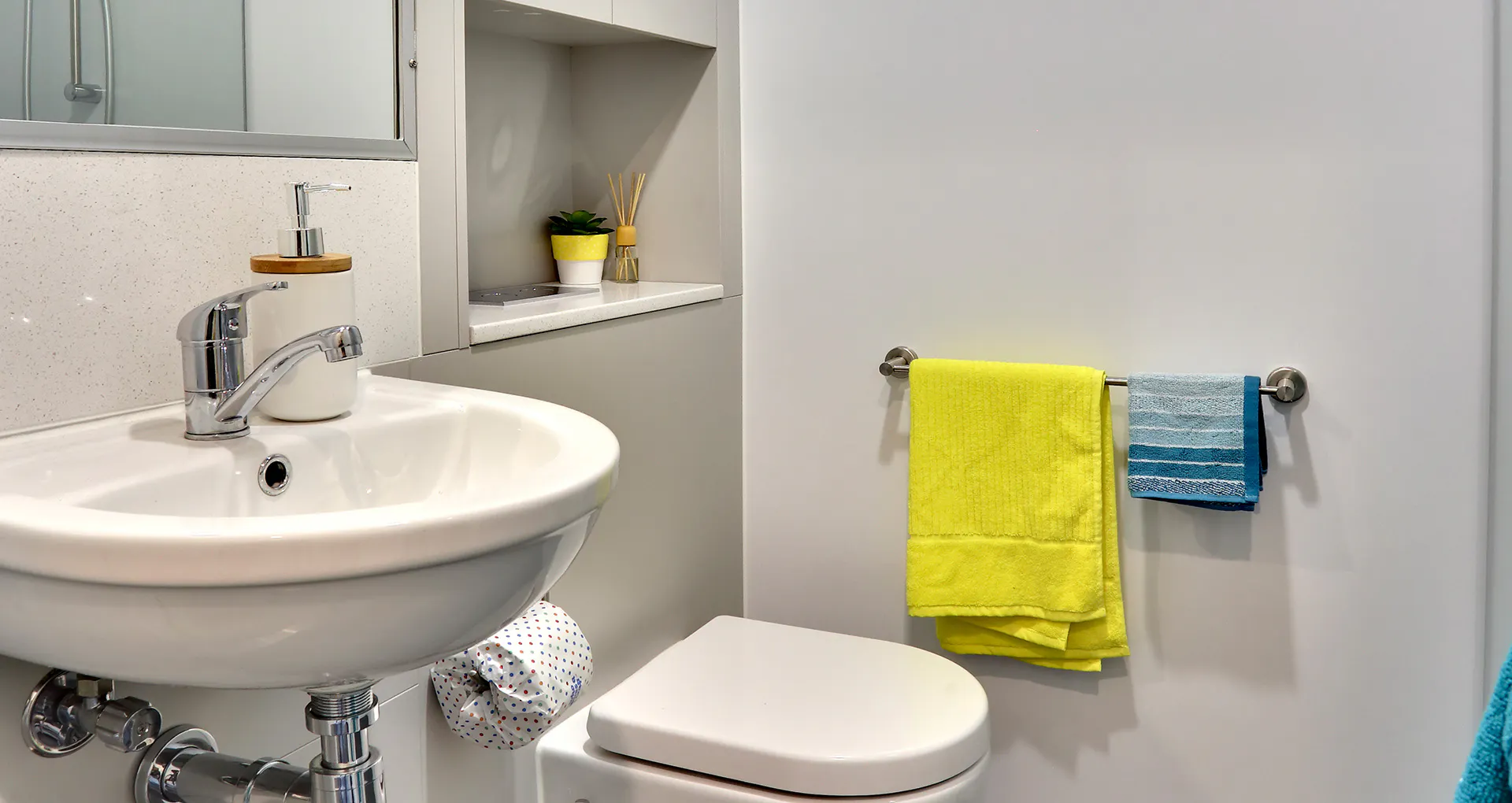 Medium Studio Apartment BATHROOM 3