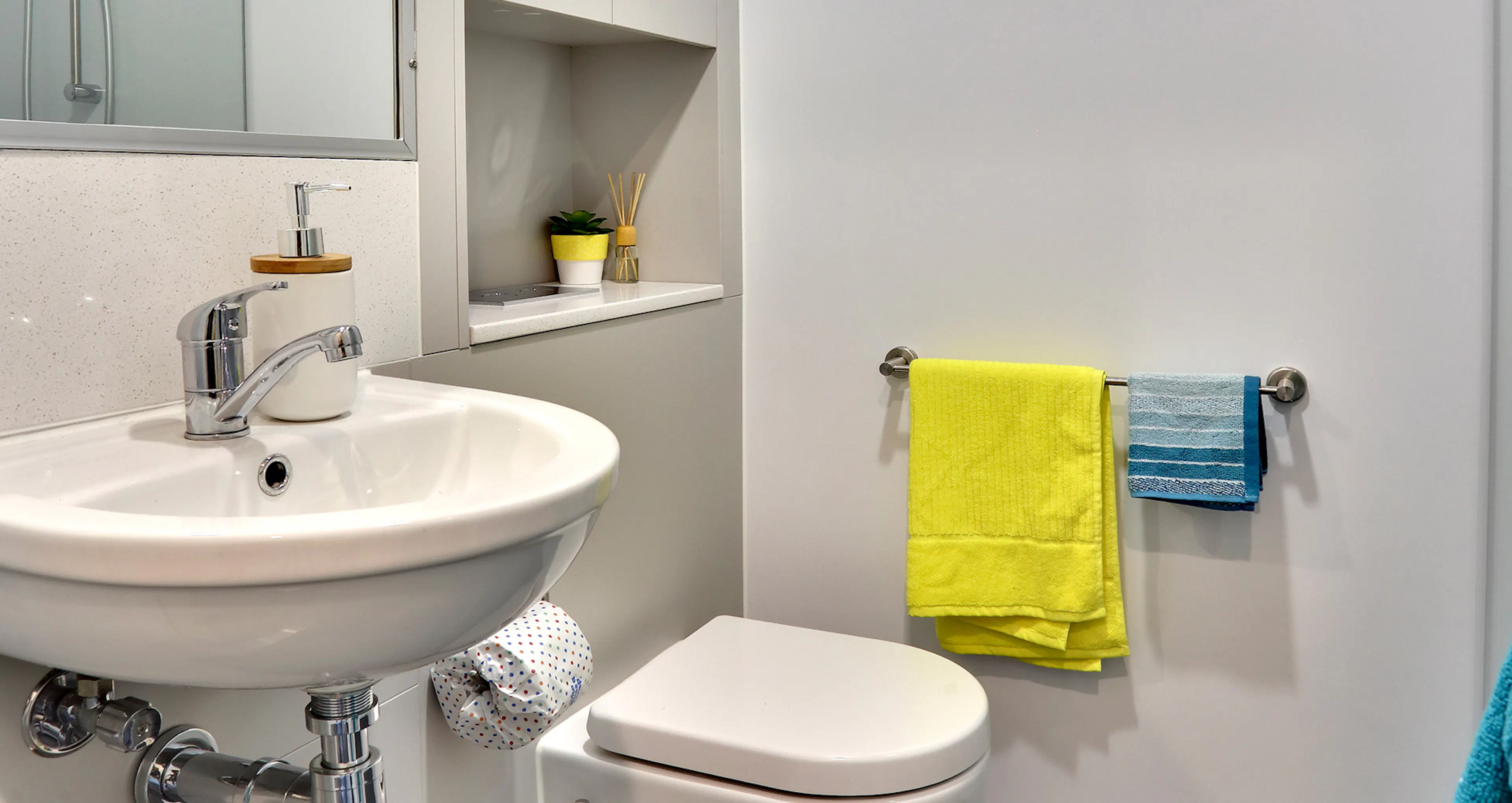 Medium Studio Apartment BATHROOM 3