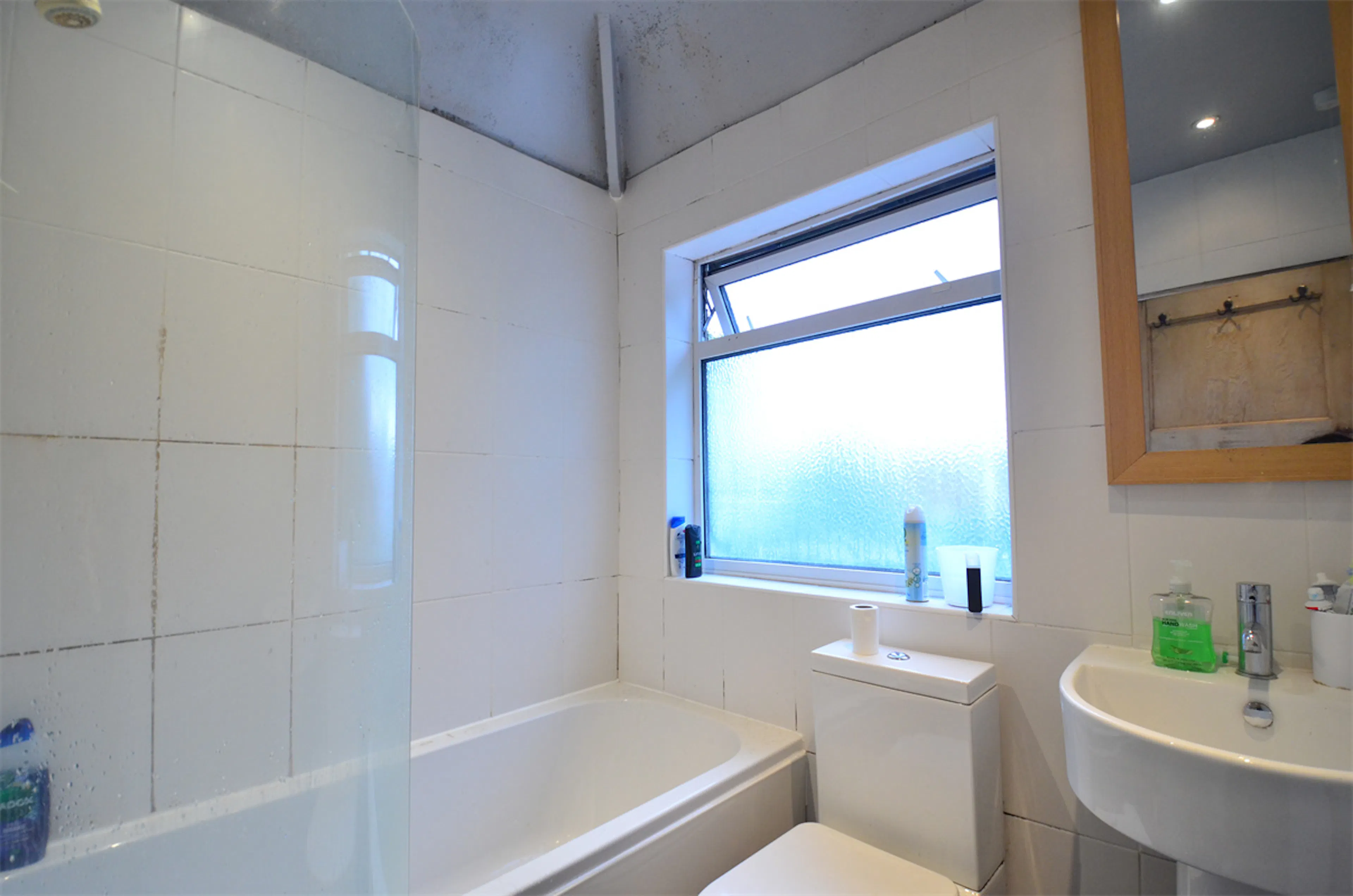 4 Bed Apartment BATHROOM 1
