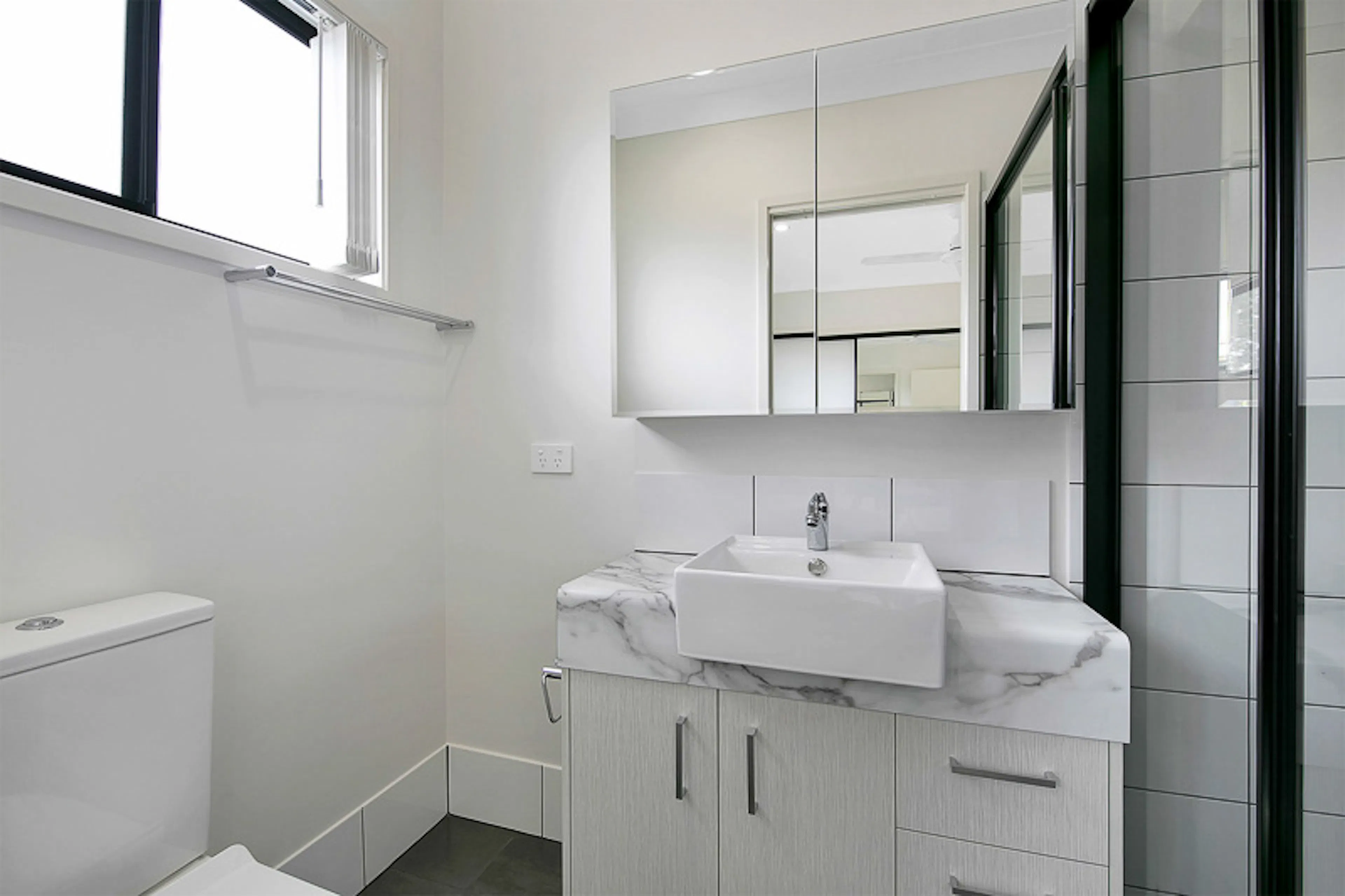 Large Studio Unit BATHROOM 2