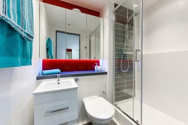 Ensuite Silver - Accessible