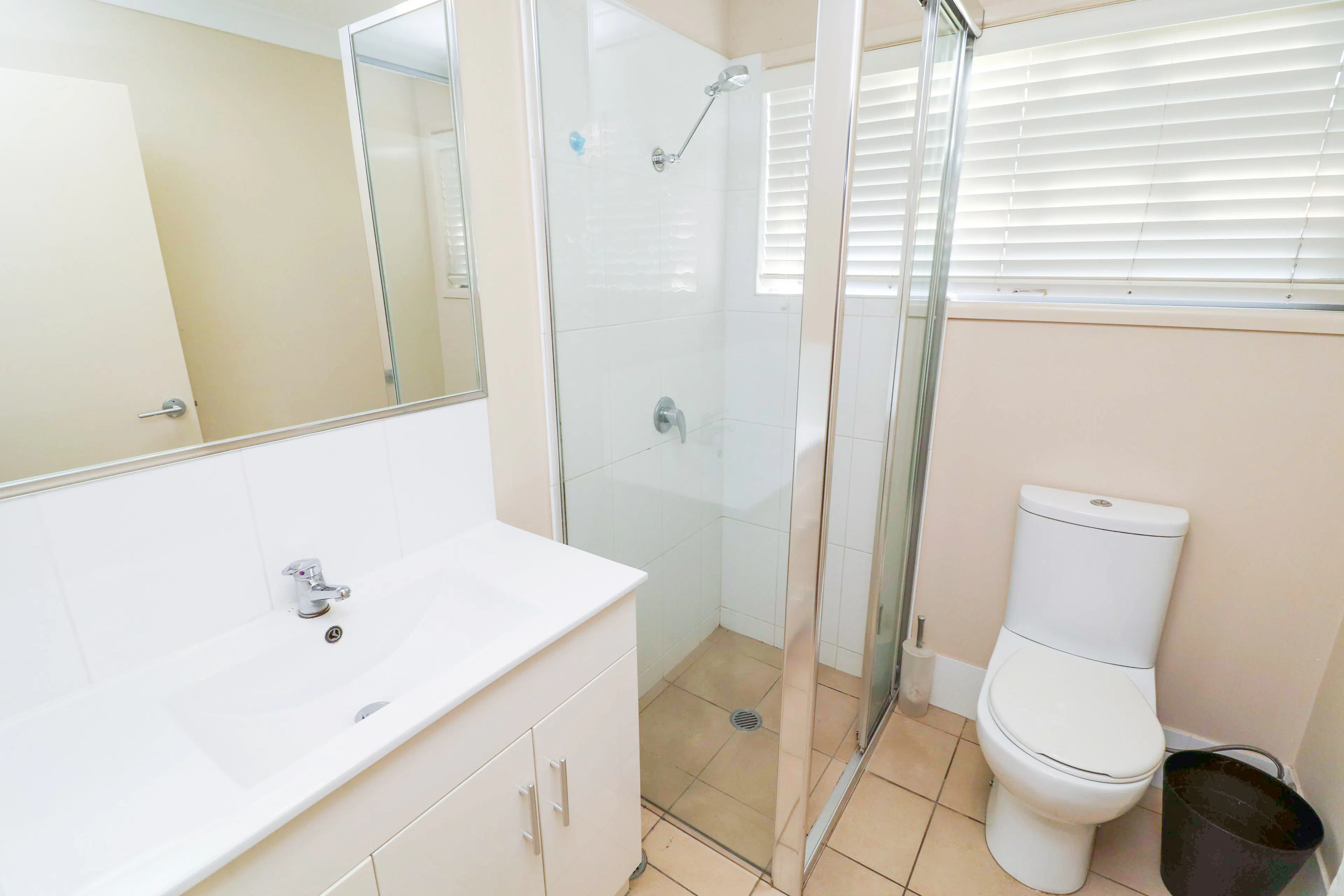Deluxe Room BATHROOM 2