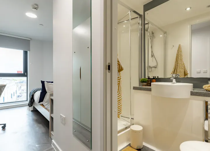 Bronze En-Suite