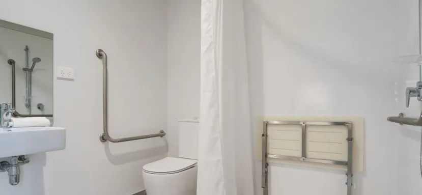 Studio Accessible BATHROOM 3