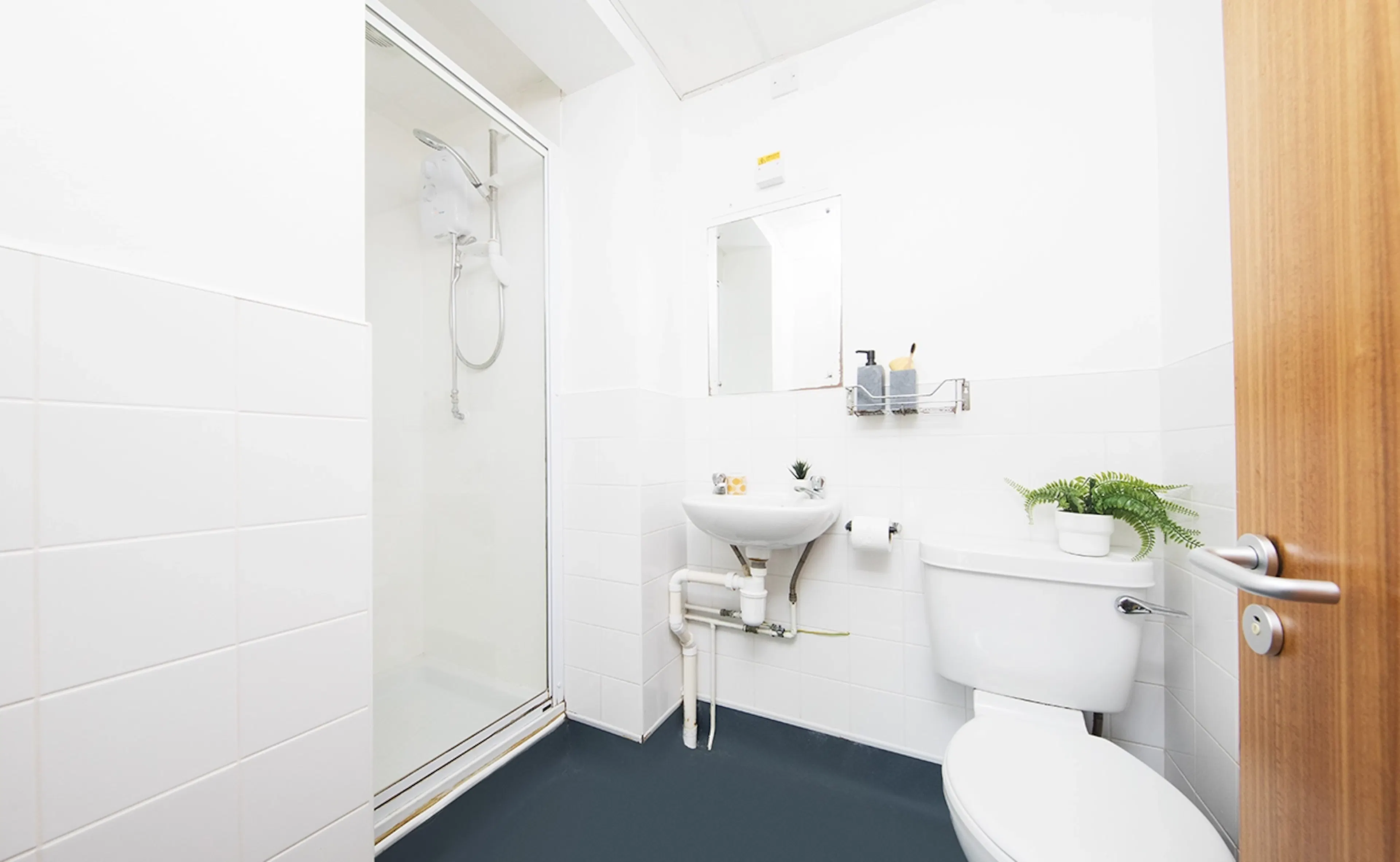 BATHROOM BATHROOM 3