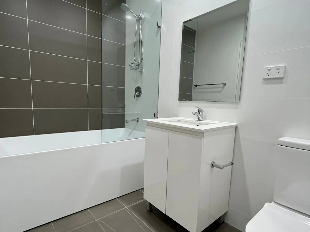 Whole Unit BATHROOM