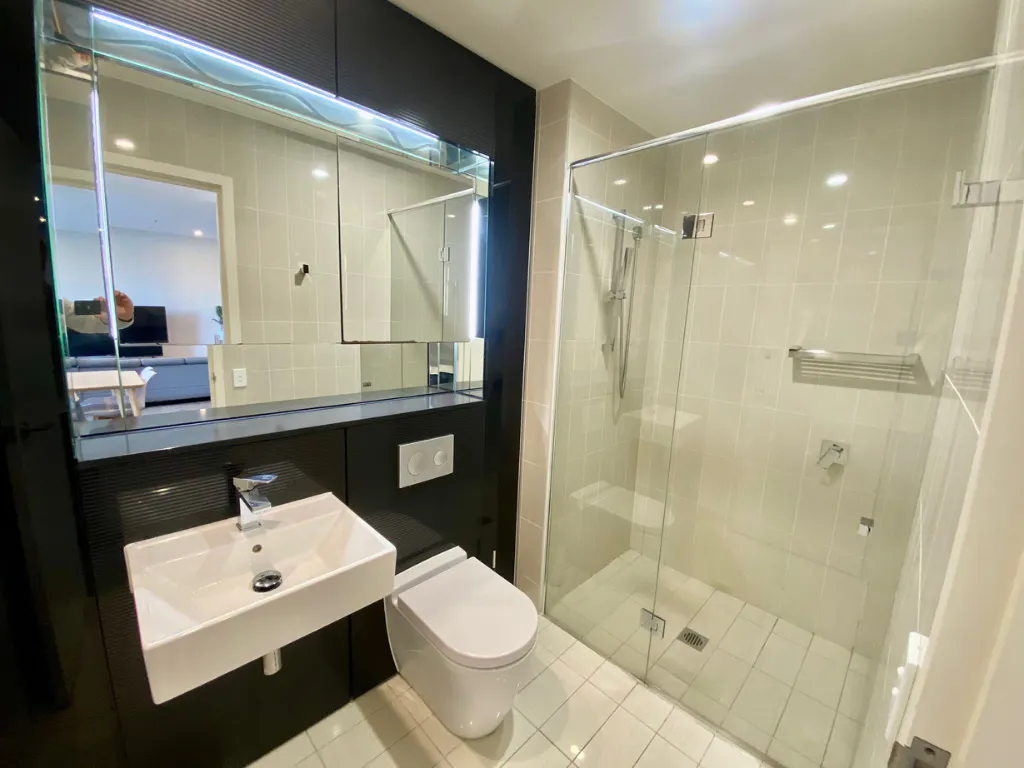 2 bedroom 2 bathrooms BATHROOM 3