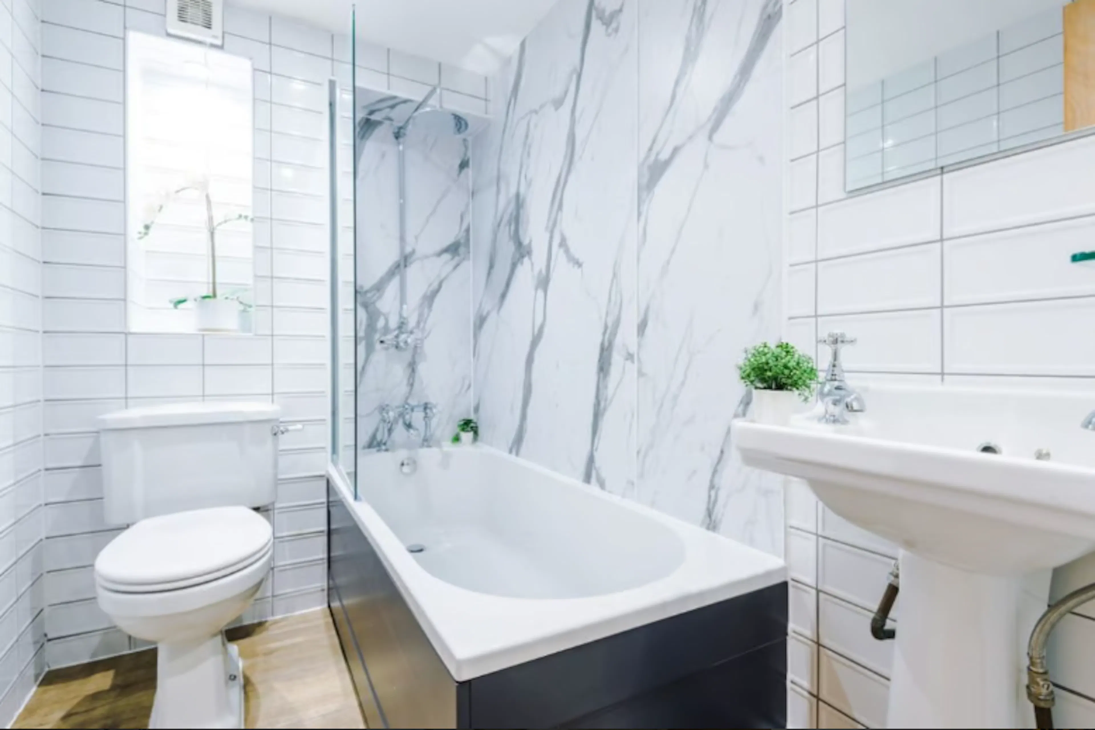 8 bedroom apartment BATHROOM 2