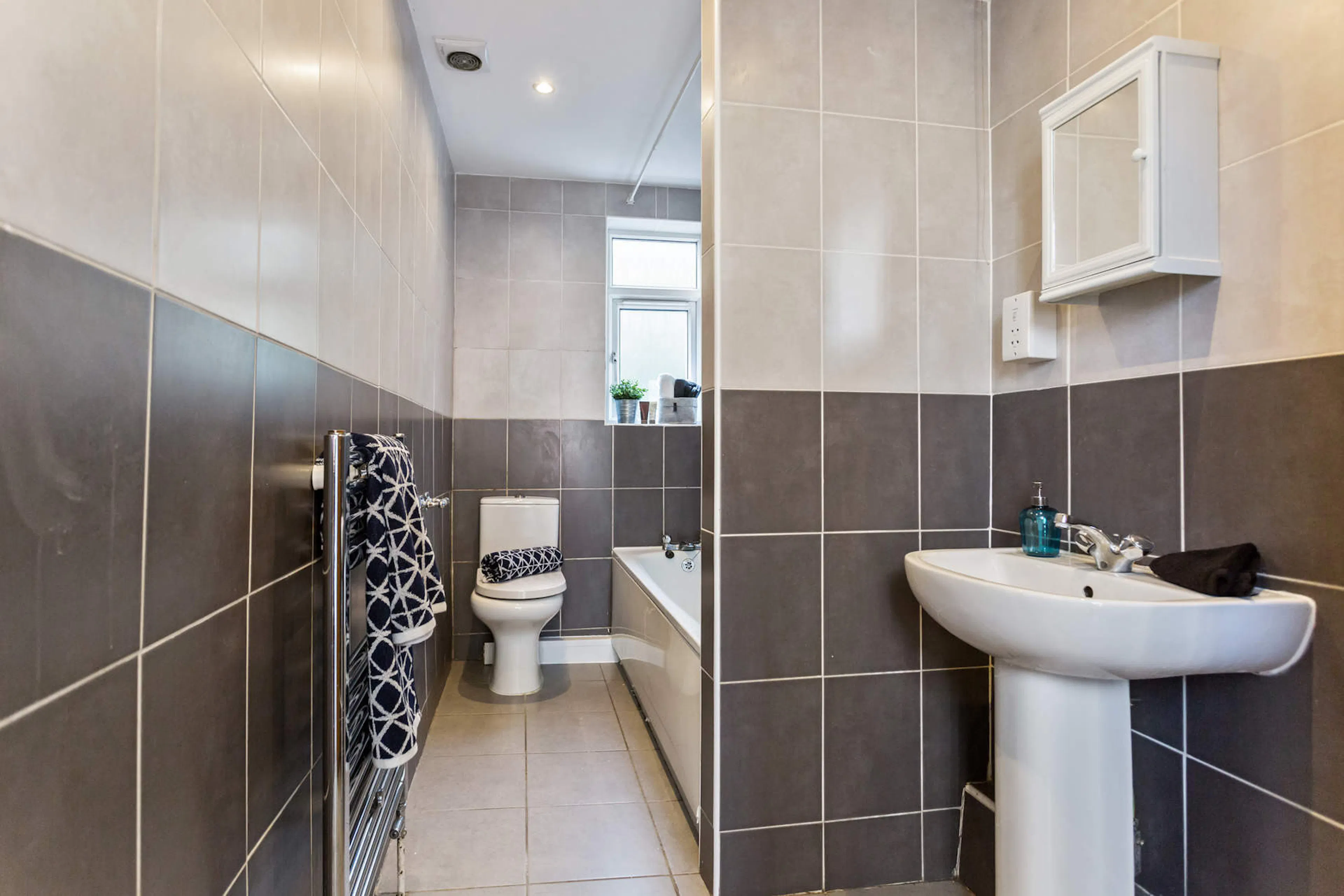 BATHROOM BATHROOM 3