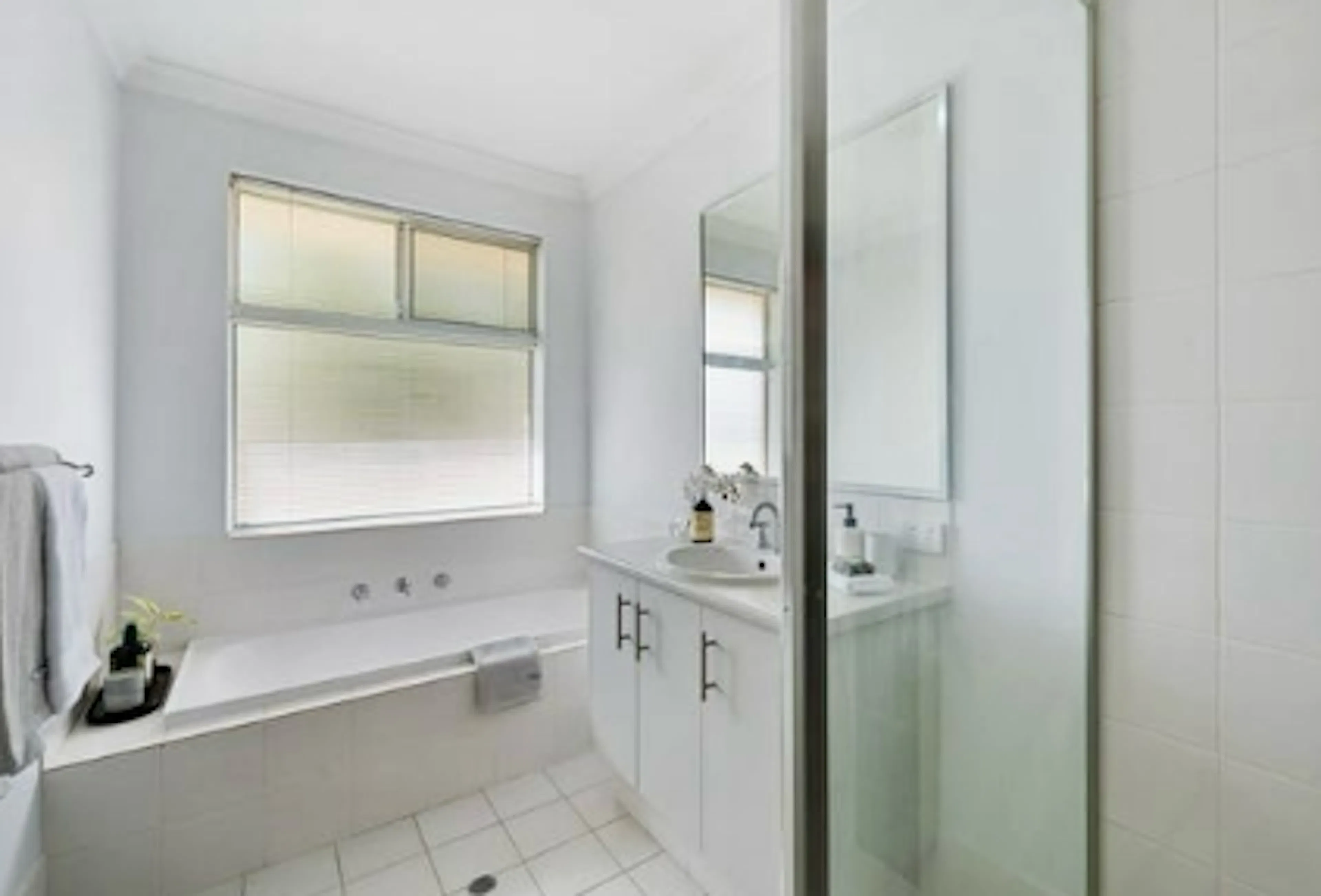 Room 4 BATHROOM 2