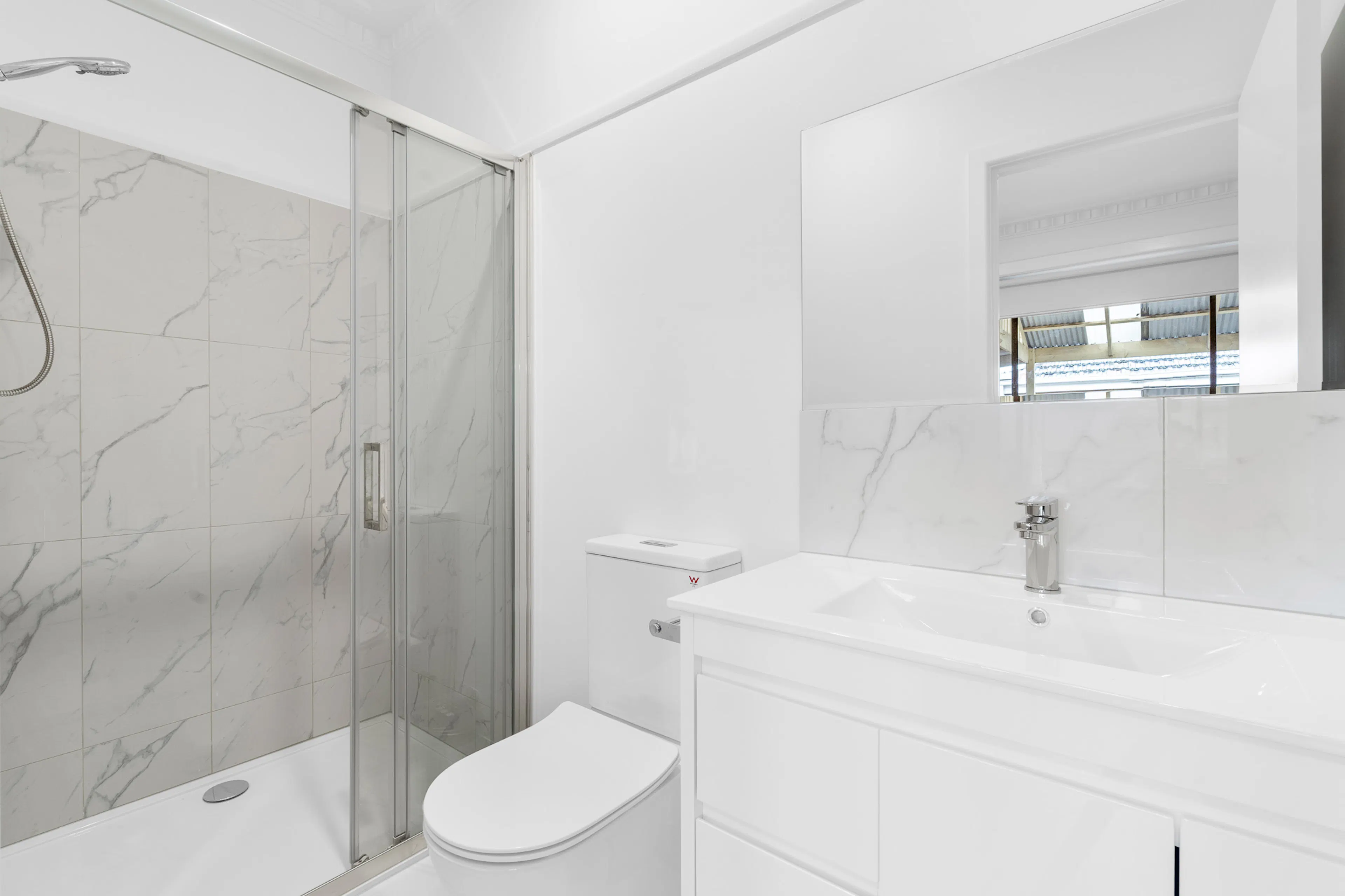 Double Ensuite BATHROOM 1