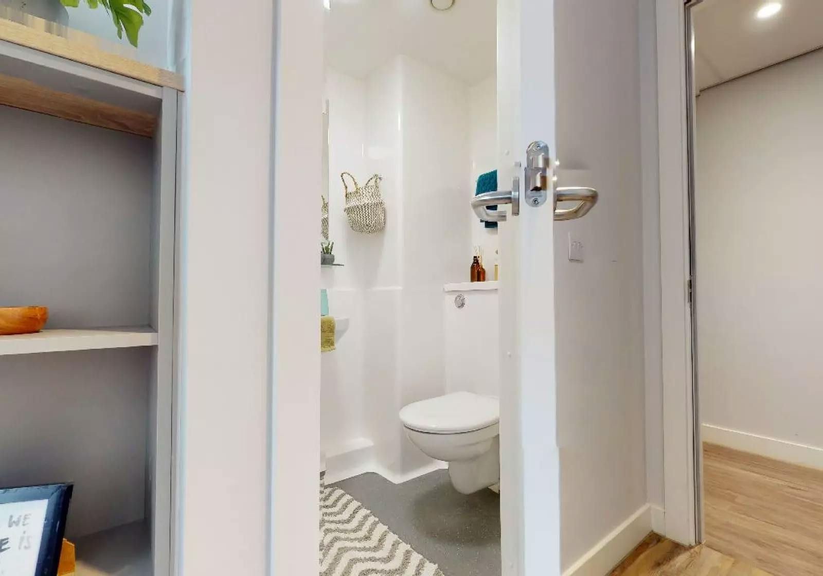 Bronze En Suite Plus