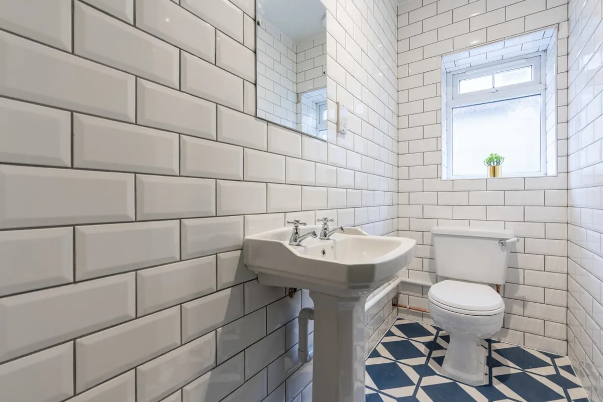 7 Bedroom Apartment, Flat 1 BATHROOM