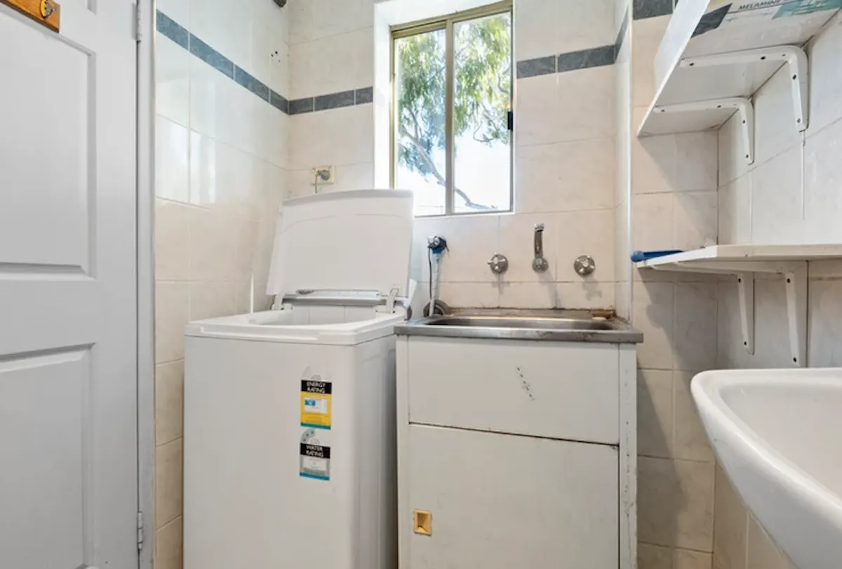 Room 4 Standard BATHROOM