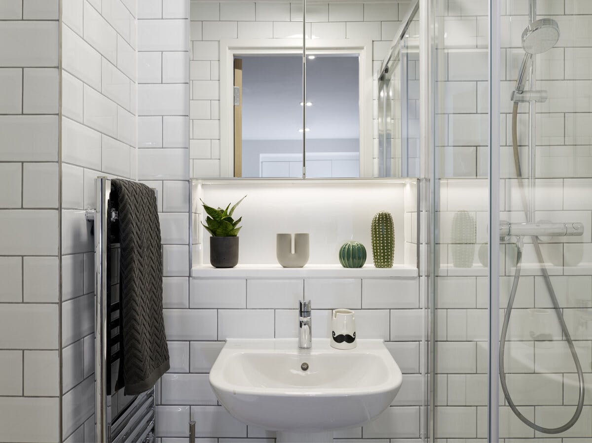 Lewis Lux Flat