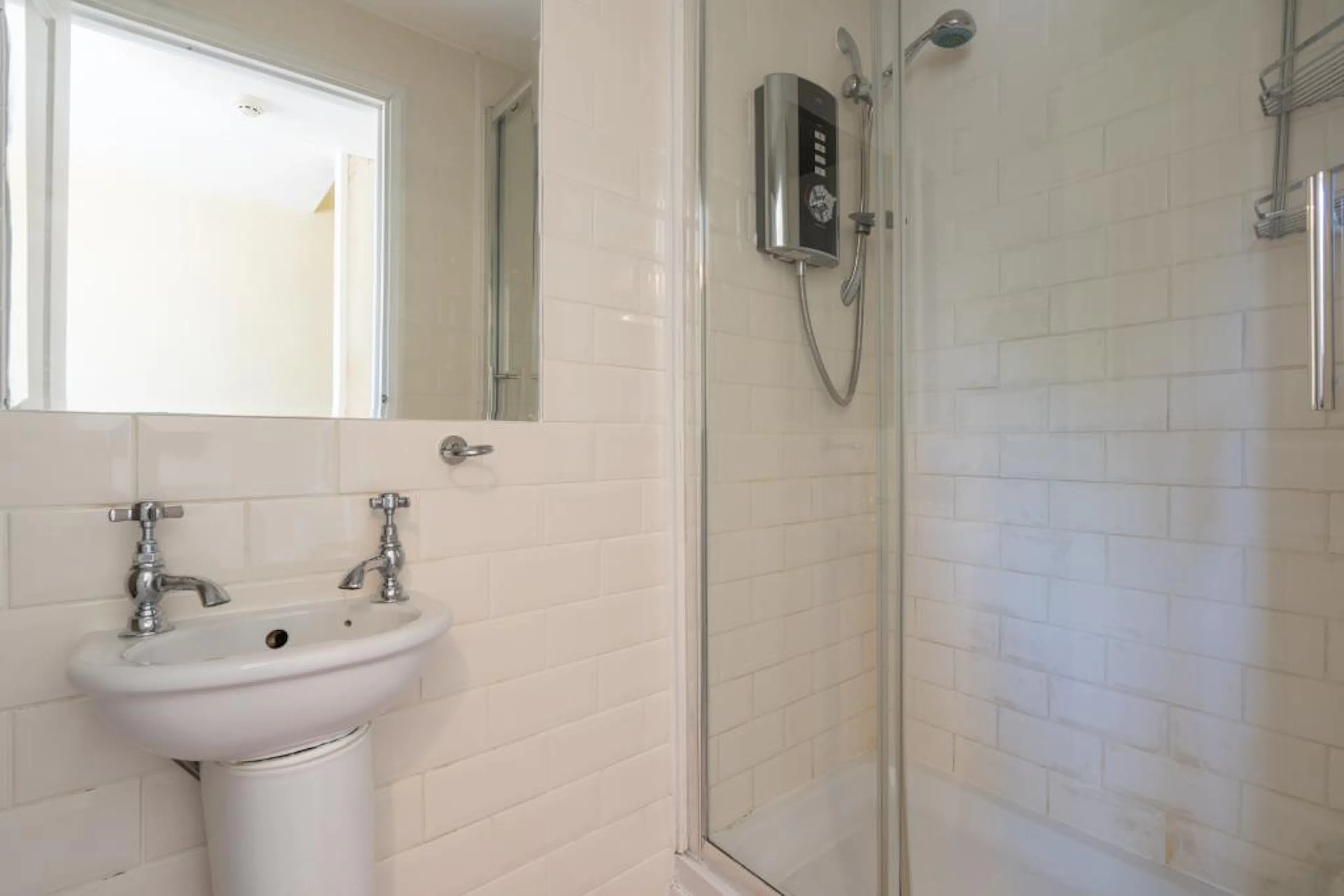4 Bedroom Apartment BATHROOM 1