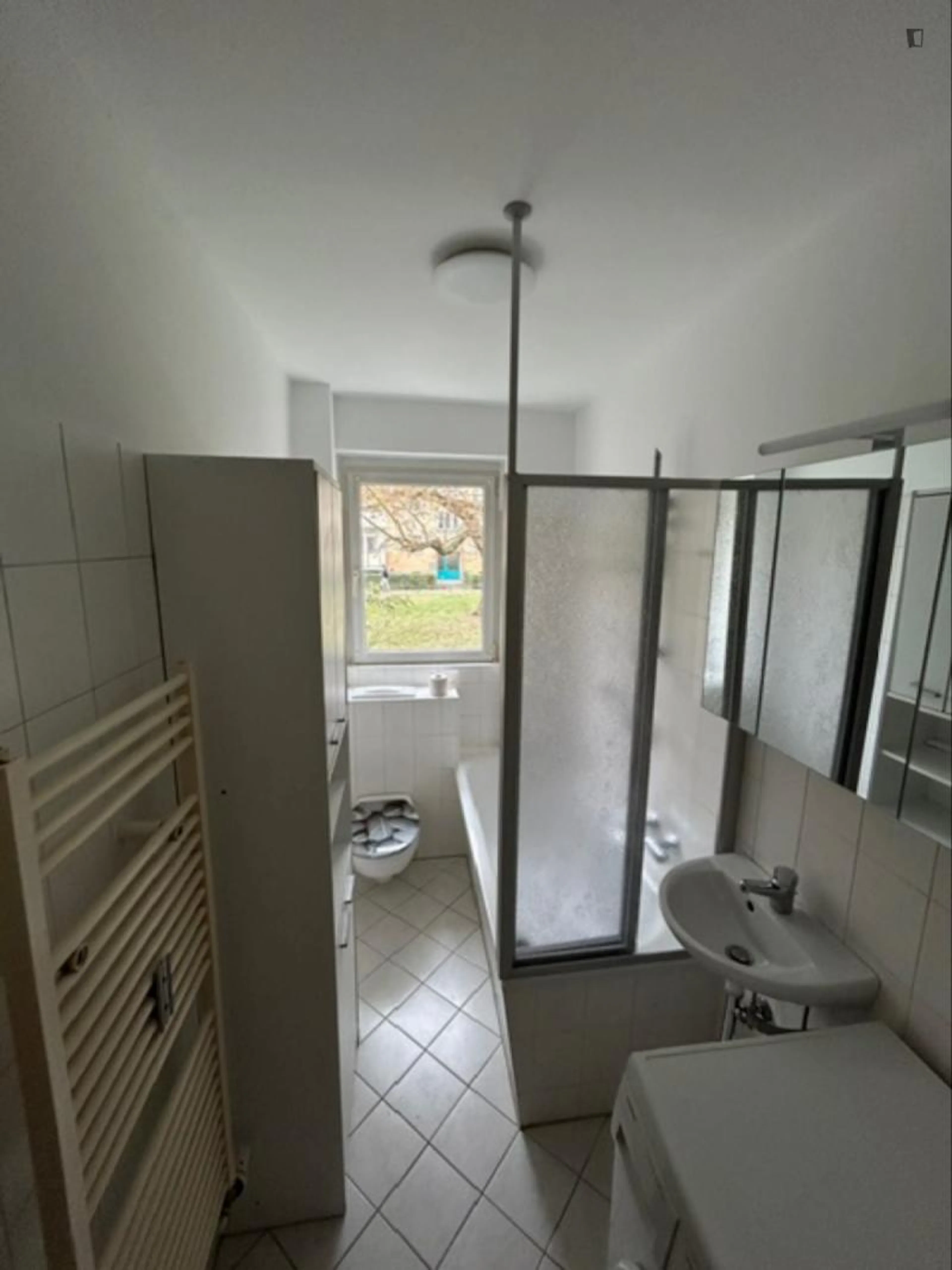 3 Bedroom Apartment BATHROOM 2