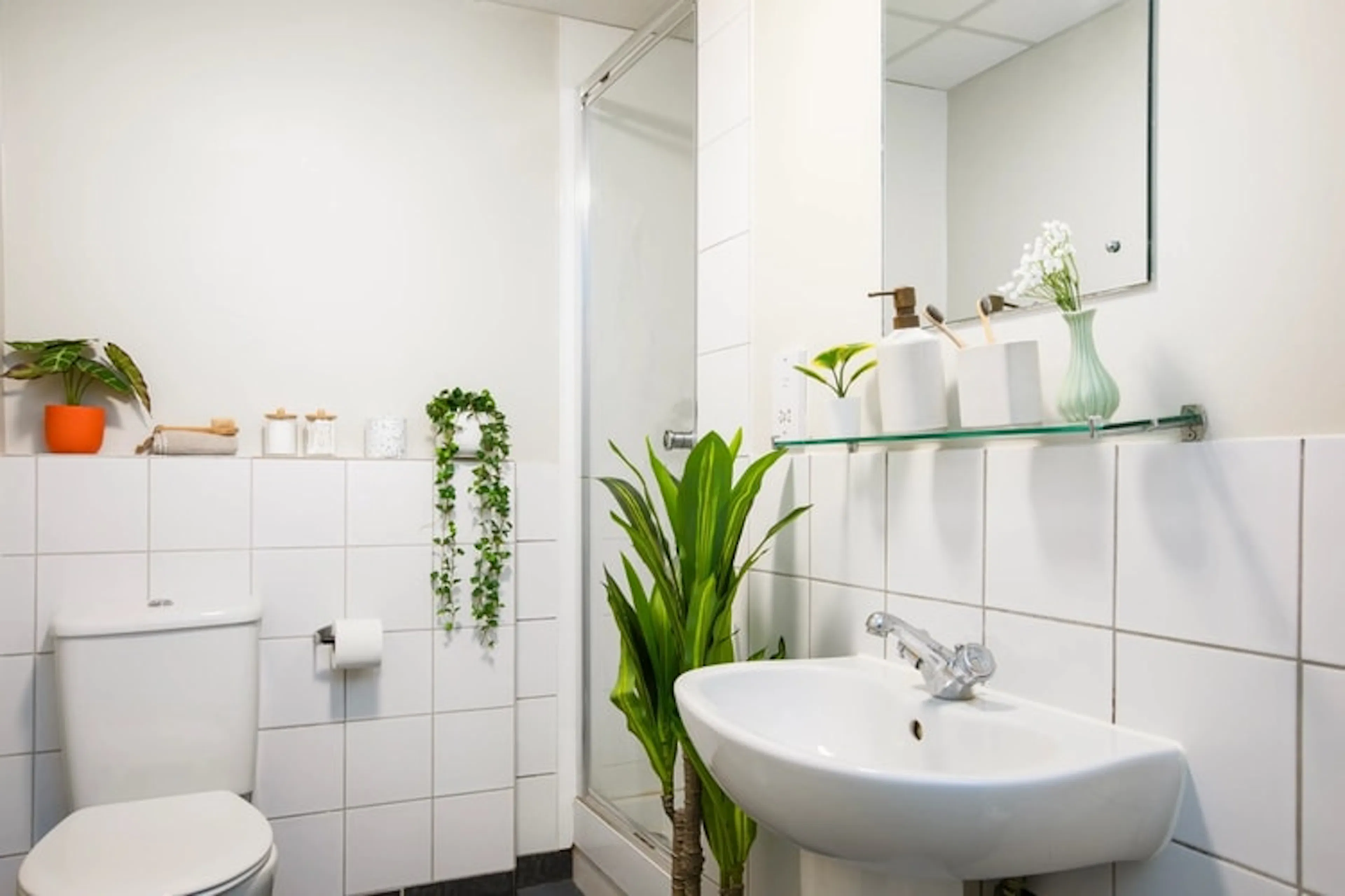 BATHROOM BATHROOM 4