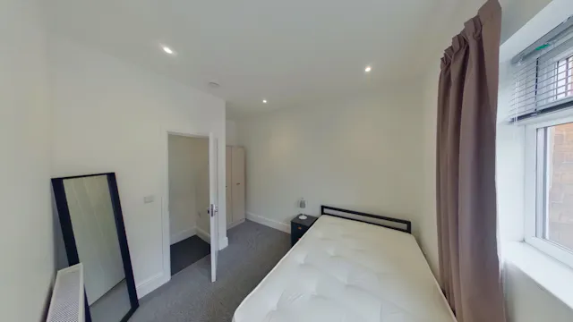 2 Bedroom House - 2 room image 1