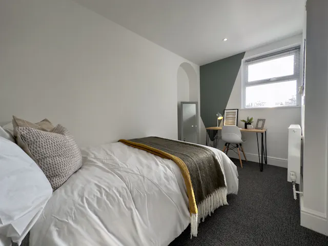 6 Bed Apartment room image 2