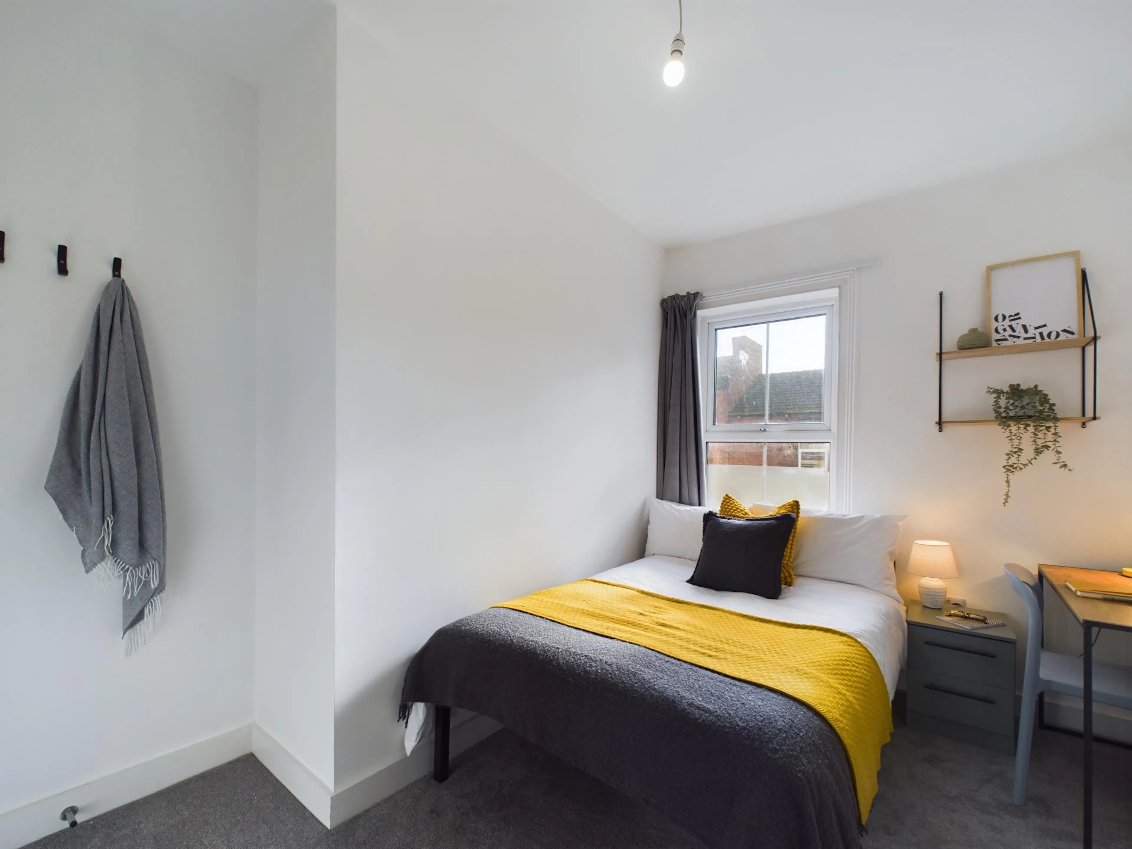 6 Bedroom House ROOM 1
