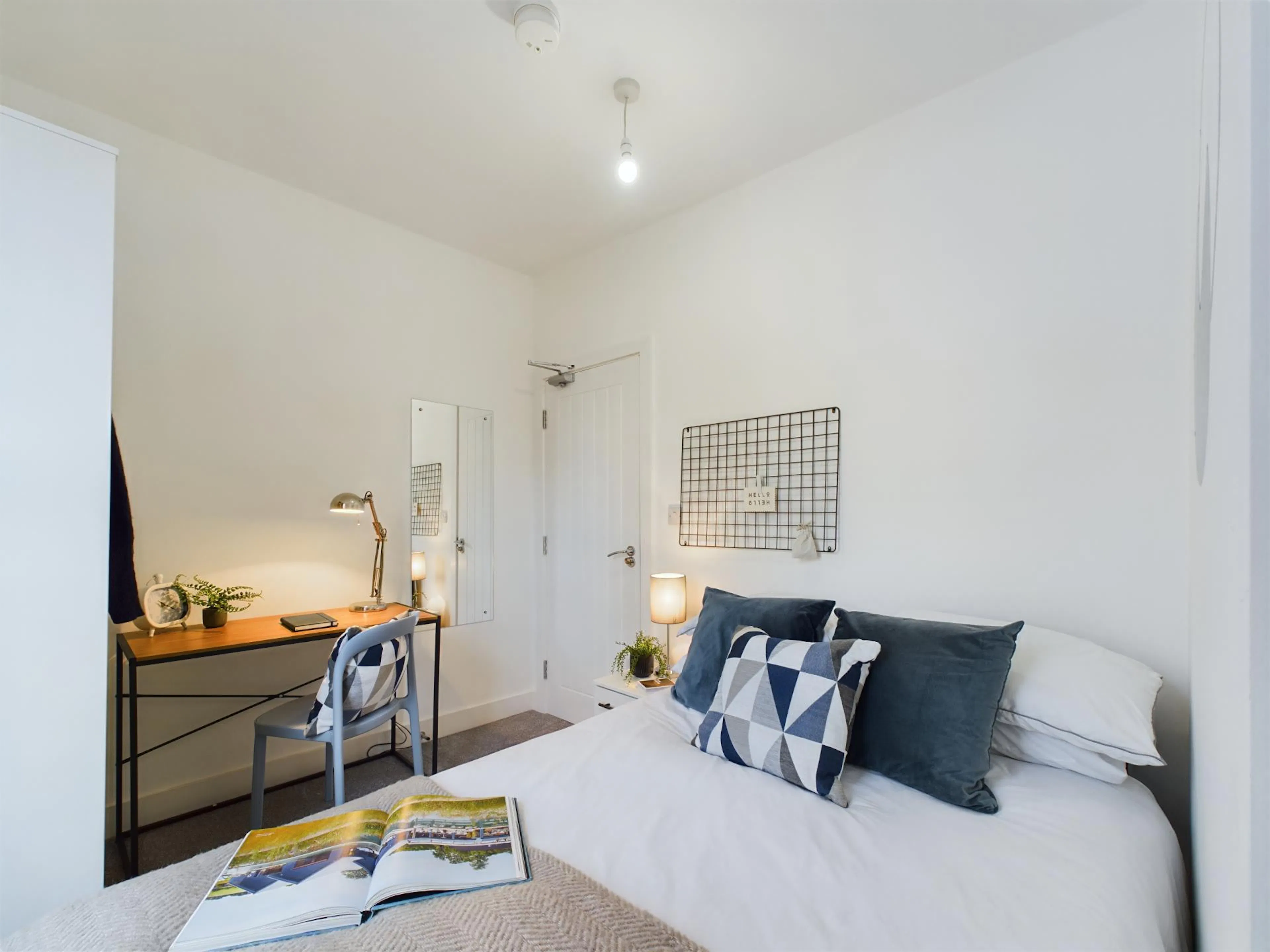 6 Bedroom House ROOM 2