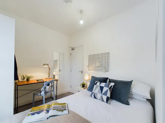 6 Bedroom House room image 3
