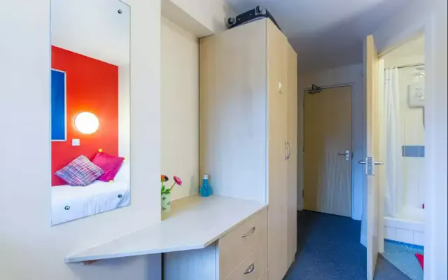Bronze En-Suite room image 3