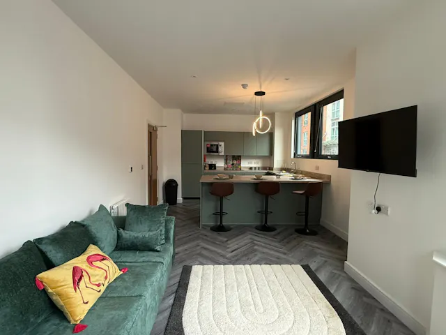 4 Bed Apartment room image 1