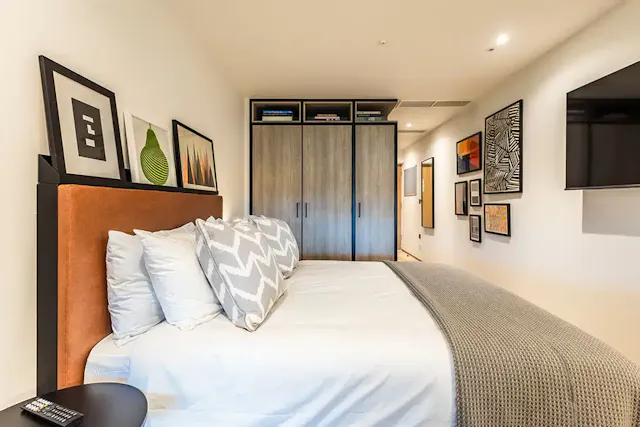 3 Bed Supreme Apartment Garden room image 2